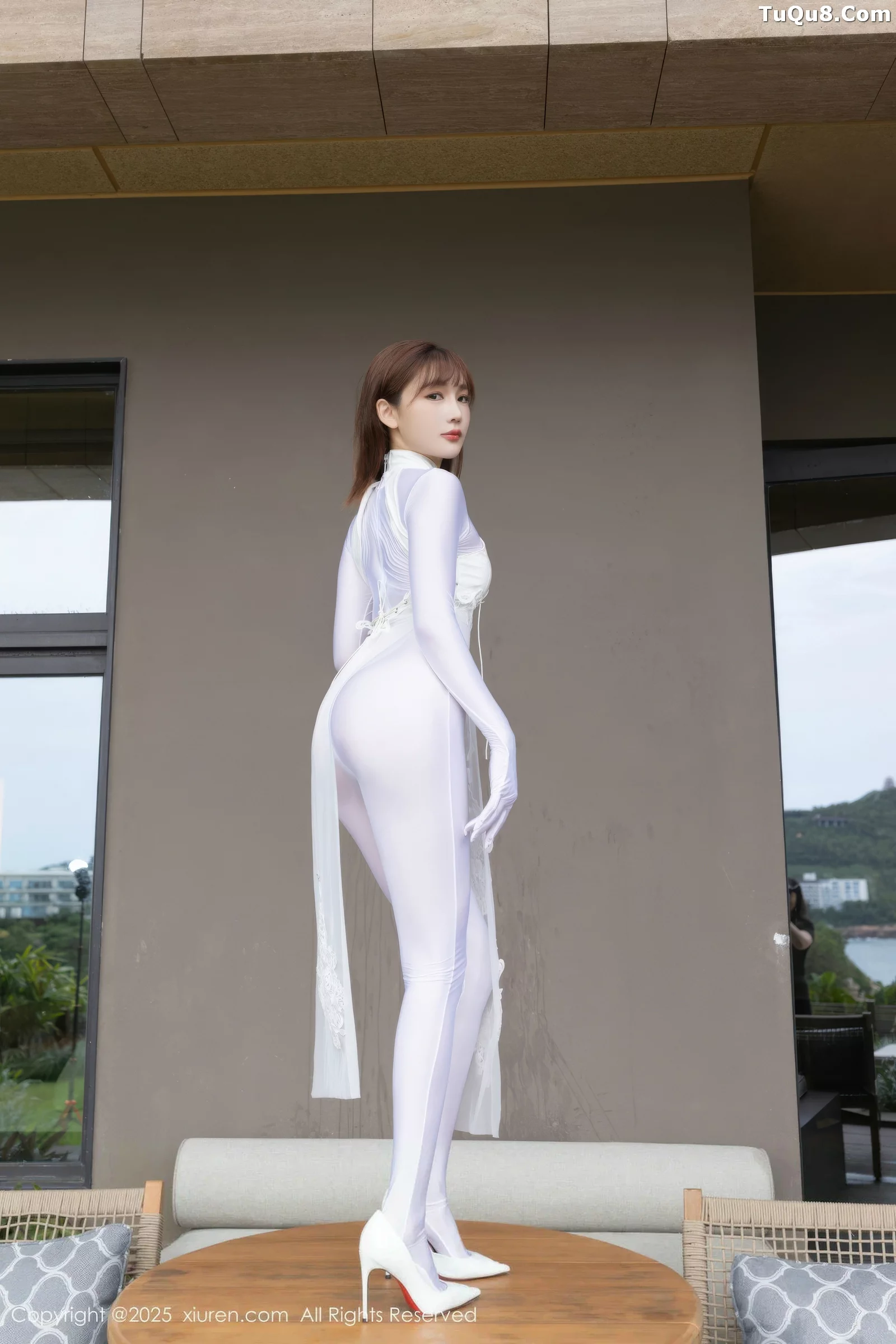 [[XiuRen秀人网]秀人网]No.10704_模特陆萱萱性感白色情趣旗袍露白色连体衣秀完美身材诱惑写真80P