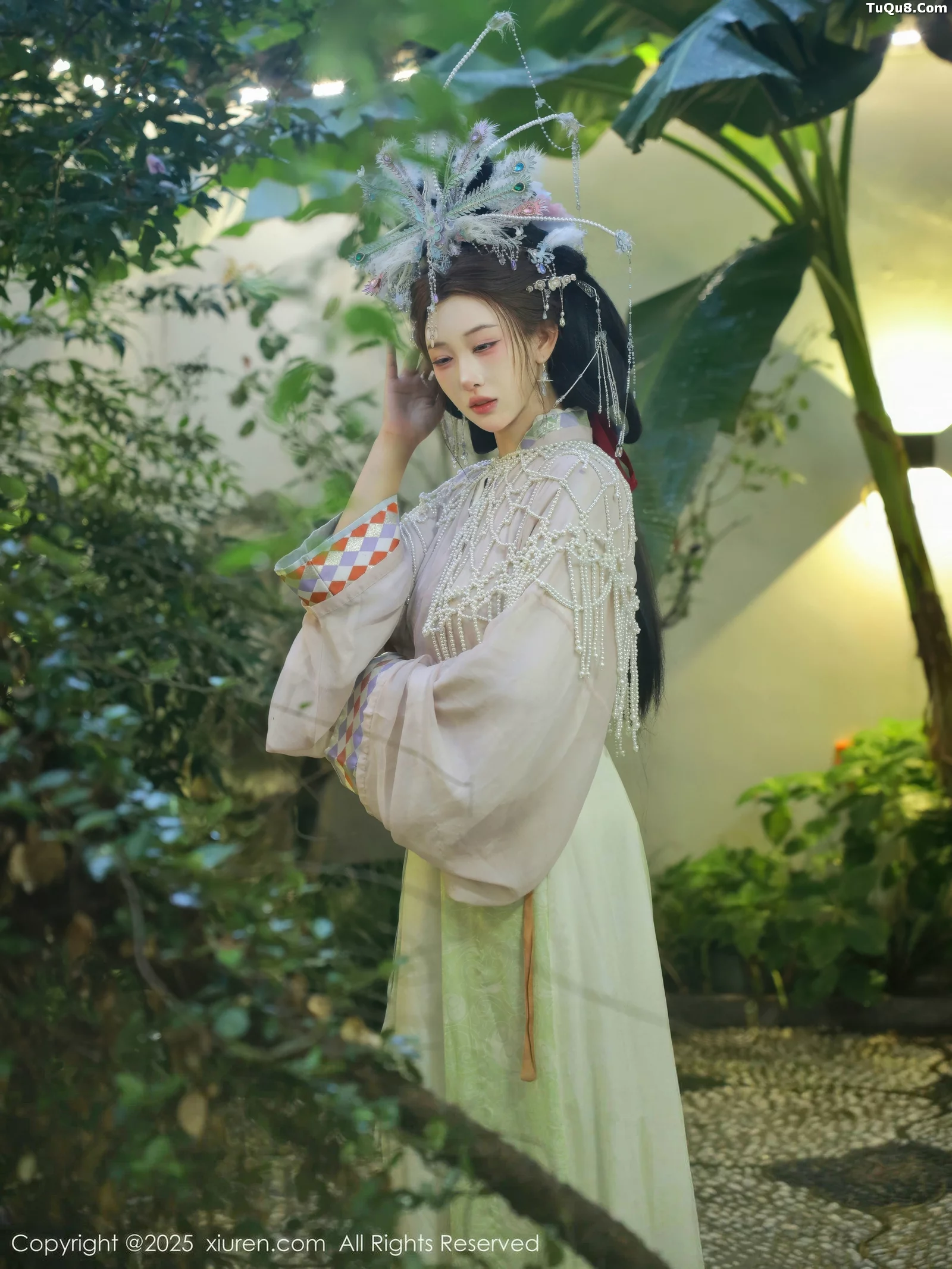 [[XiuRen秀人网]秀人网]No.10736_模特金允希Yuki性感浅色古装薄纱服饰秀丰腴身材迷人诱惑写真80P