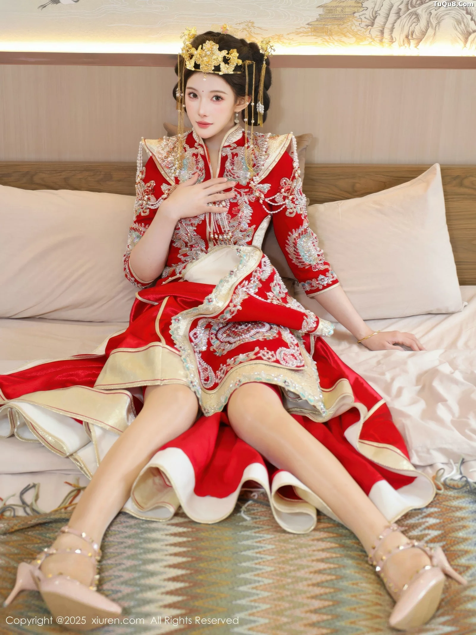 [[XiuRen秀人网]秀人网]No.10742_模特梨霜儿性感红色新娘服饰配肉色丝袜秀丰腴身材迷人诱惑写真84P