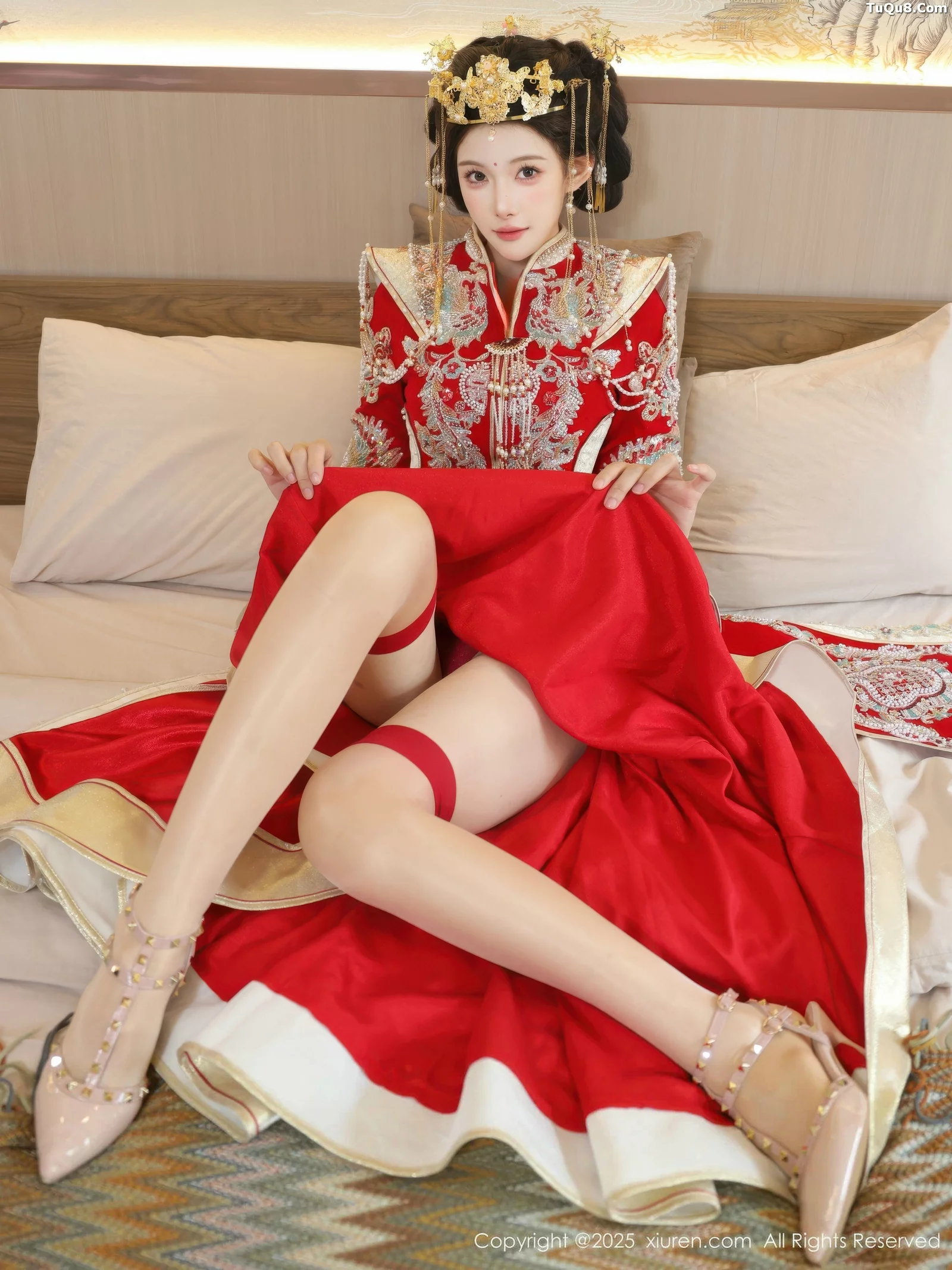 [[XiuRen秀人网]秀人网]No.10742_模特梨霜儿性感红色新娘服饰配肉色丝袜秀丰腴身材迷人诱惑写真84P