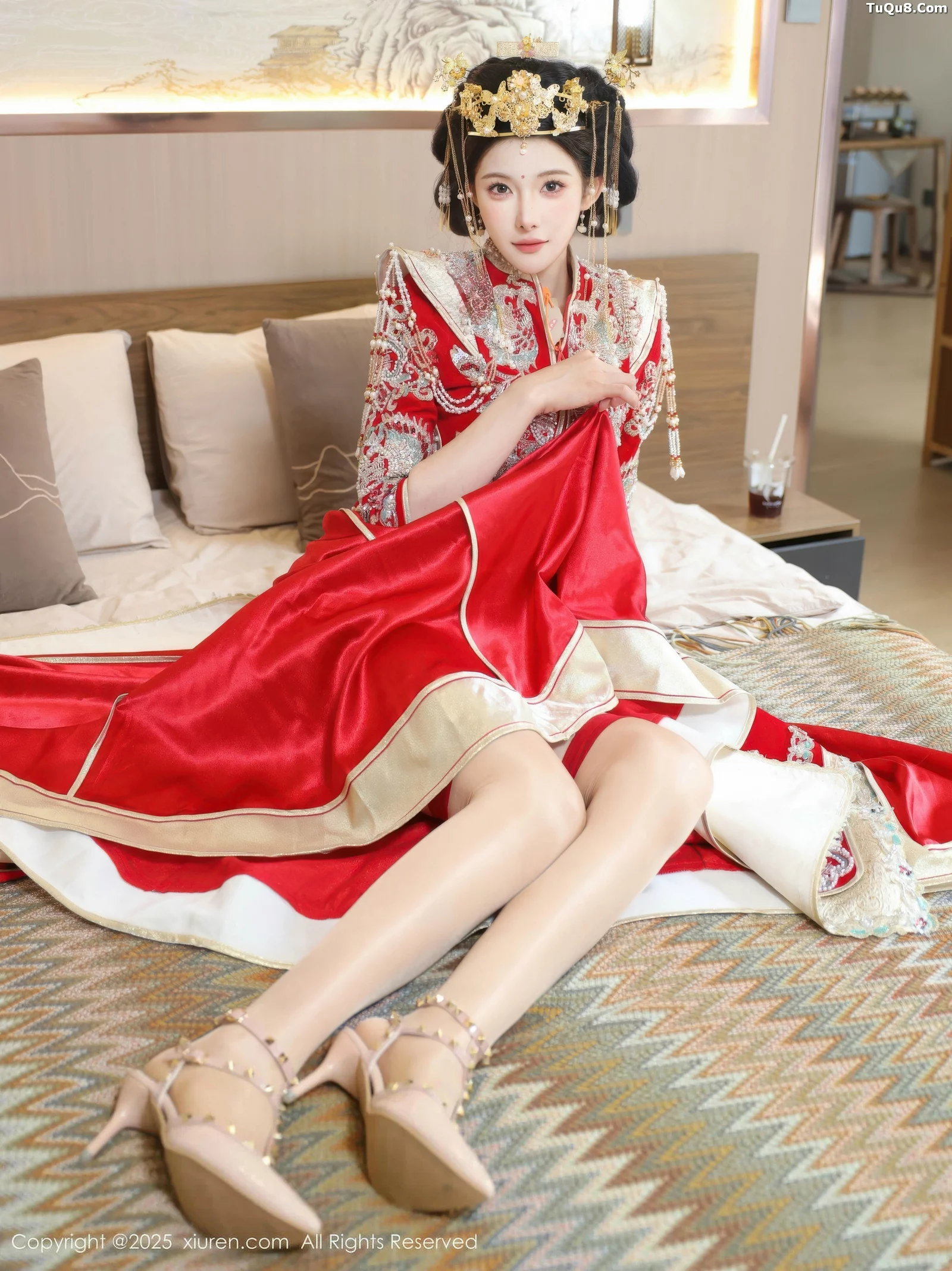 [[XiuRen秀人网]秀人网]No.10742_模特梨霜儿性感红色新娘服饰配肉色丝袜秀丰腴身材迷人诱惑写真84P