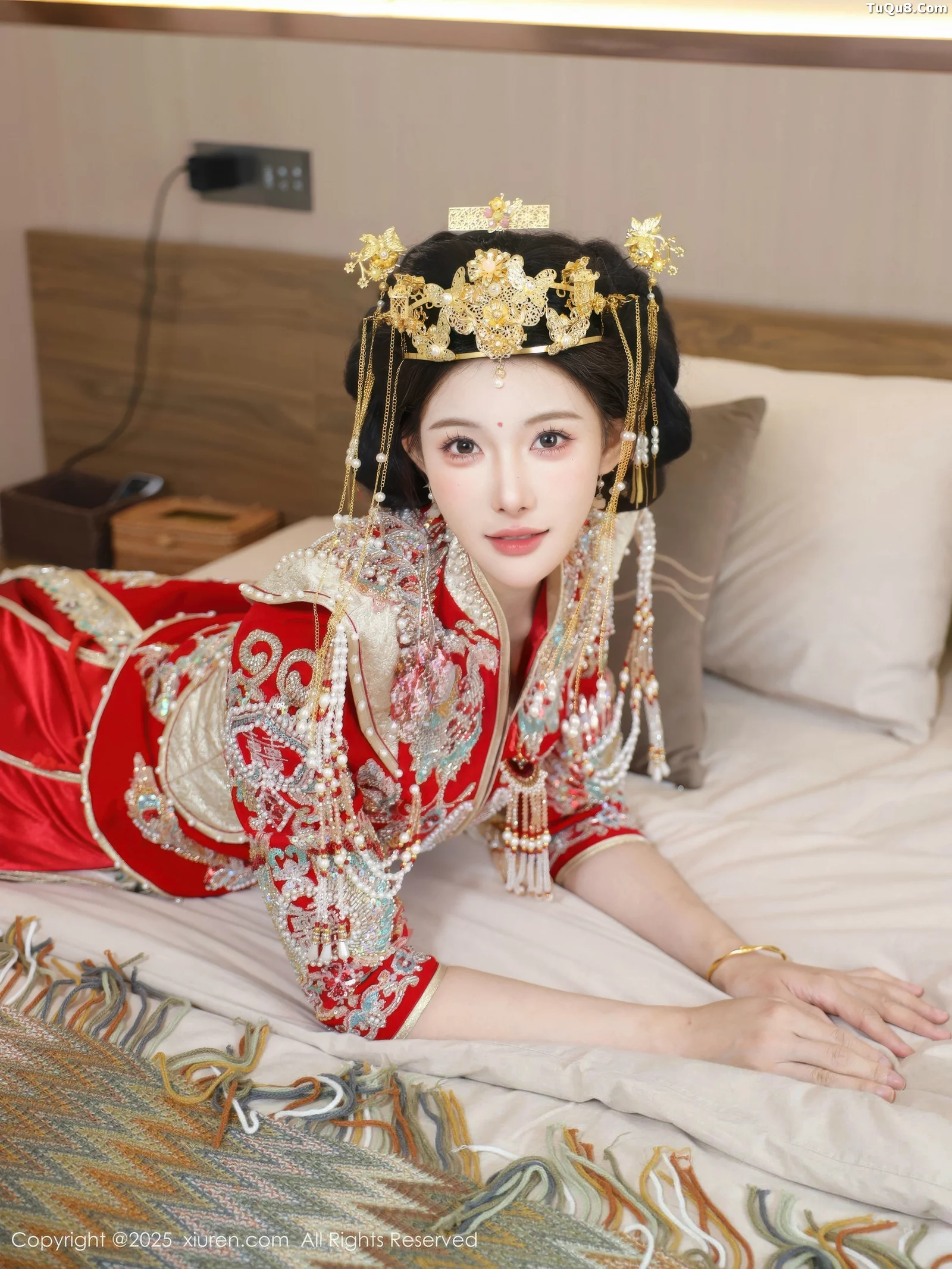 [[XiuRen秀人网]秀人网]No.10742_模特梨霜儿性感红色新娘服饰配肉色丝袜秀丰腴身材迷人诱惑写真84P