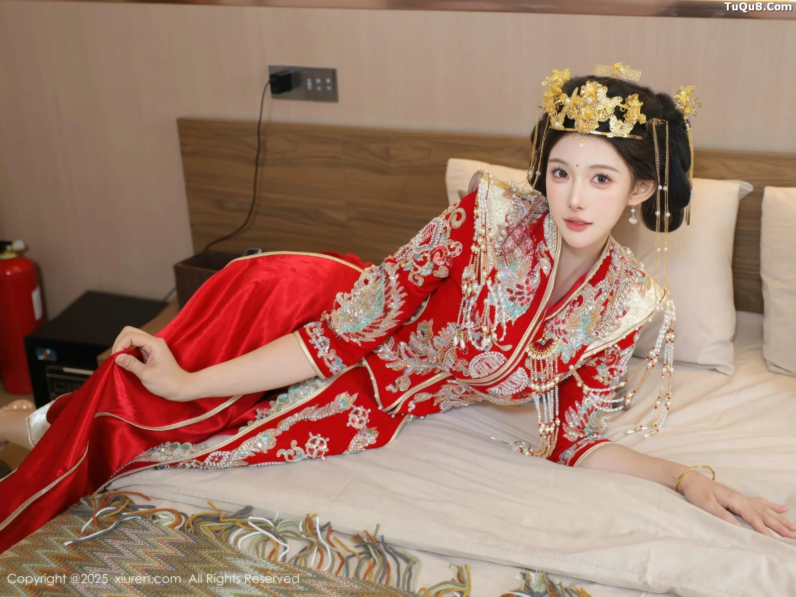 [[XiuRen秀人网]秀人网]No.10742_模特梨霜儿性感红色新娘服饰配肉色丝袜秀丰腴身材迷人诱惑写真84P