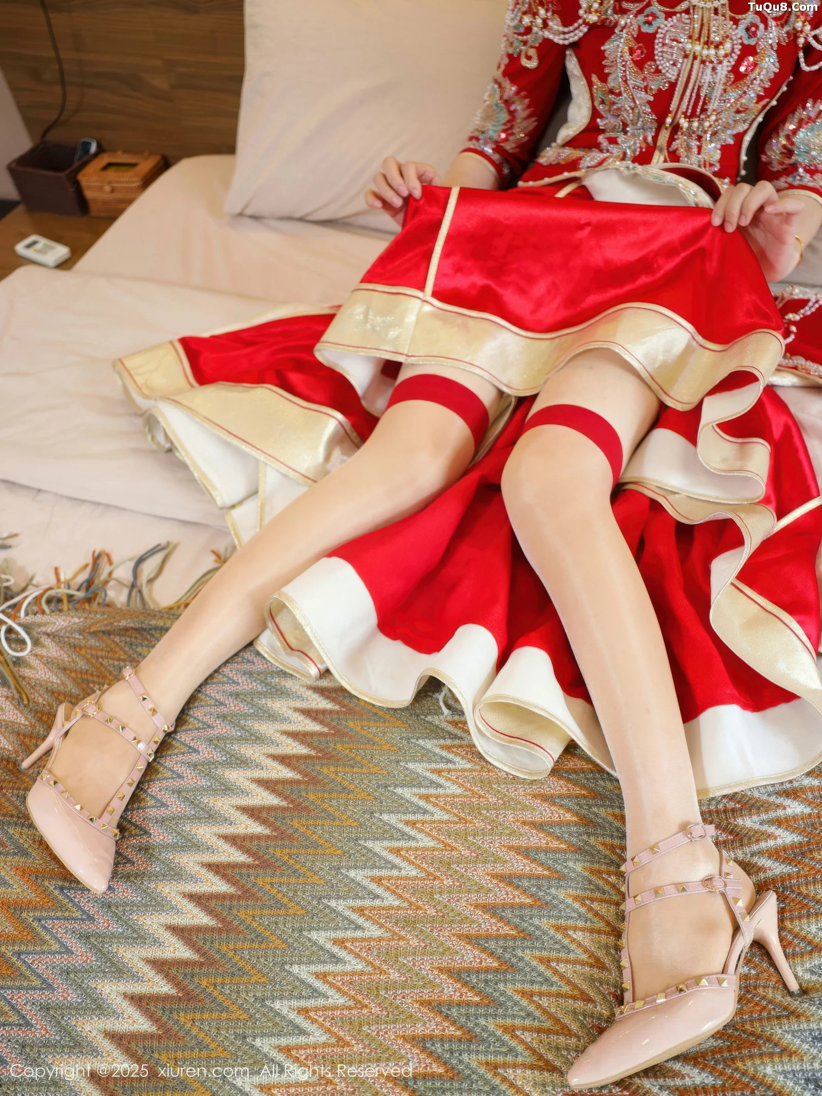 [[XiuRen秀人网]秀人网]No.10742_模特梨霜儿性感红色新娘服饰配肉色丝袜秀丰腴身材迷人诱惑写真84P