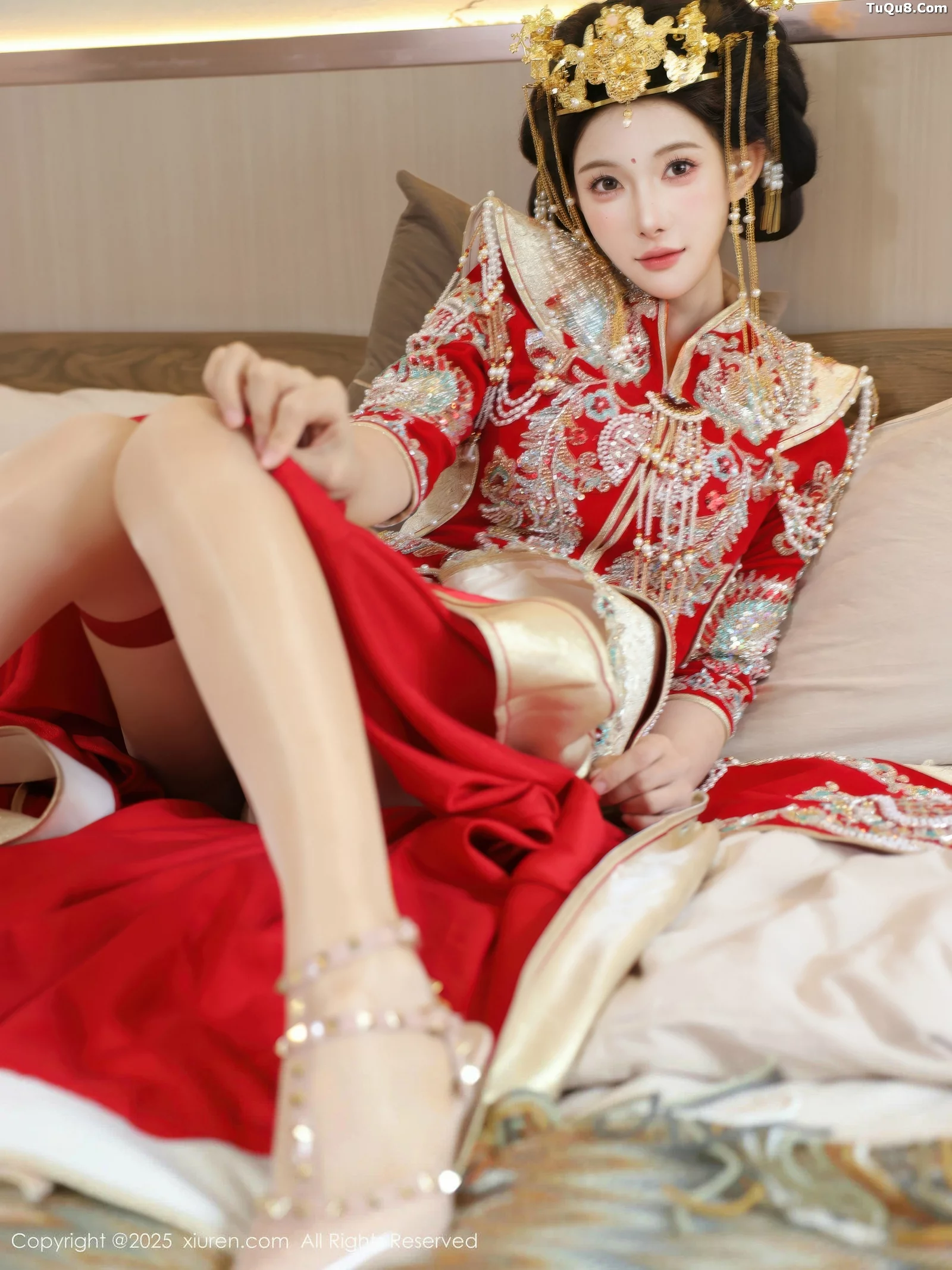 [[XiuRen秀人网]秀人网]No.10742_模特梨霜儿性感红色新娘服饰配肉色丝袜秀丰腴身材迷人诱惑写真84P