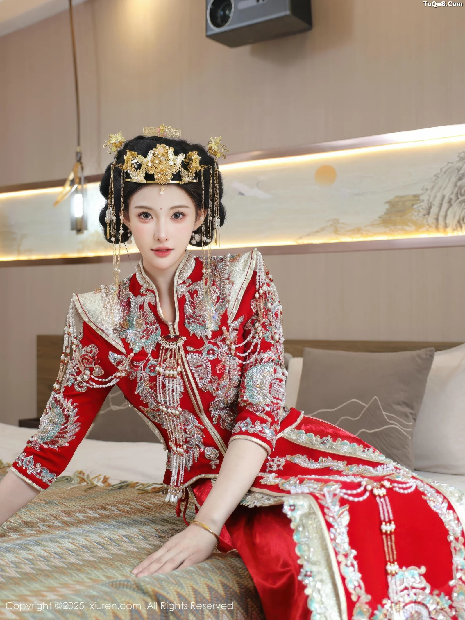 [[XiuRen秀人网]秀人网]No.10742_模特梨霜儿性感红色新娘服饰配肉色丝袜秀丰腴身材迷人诱惑写真84P