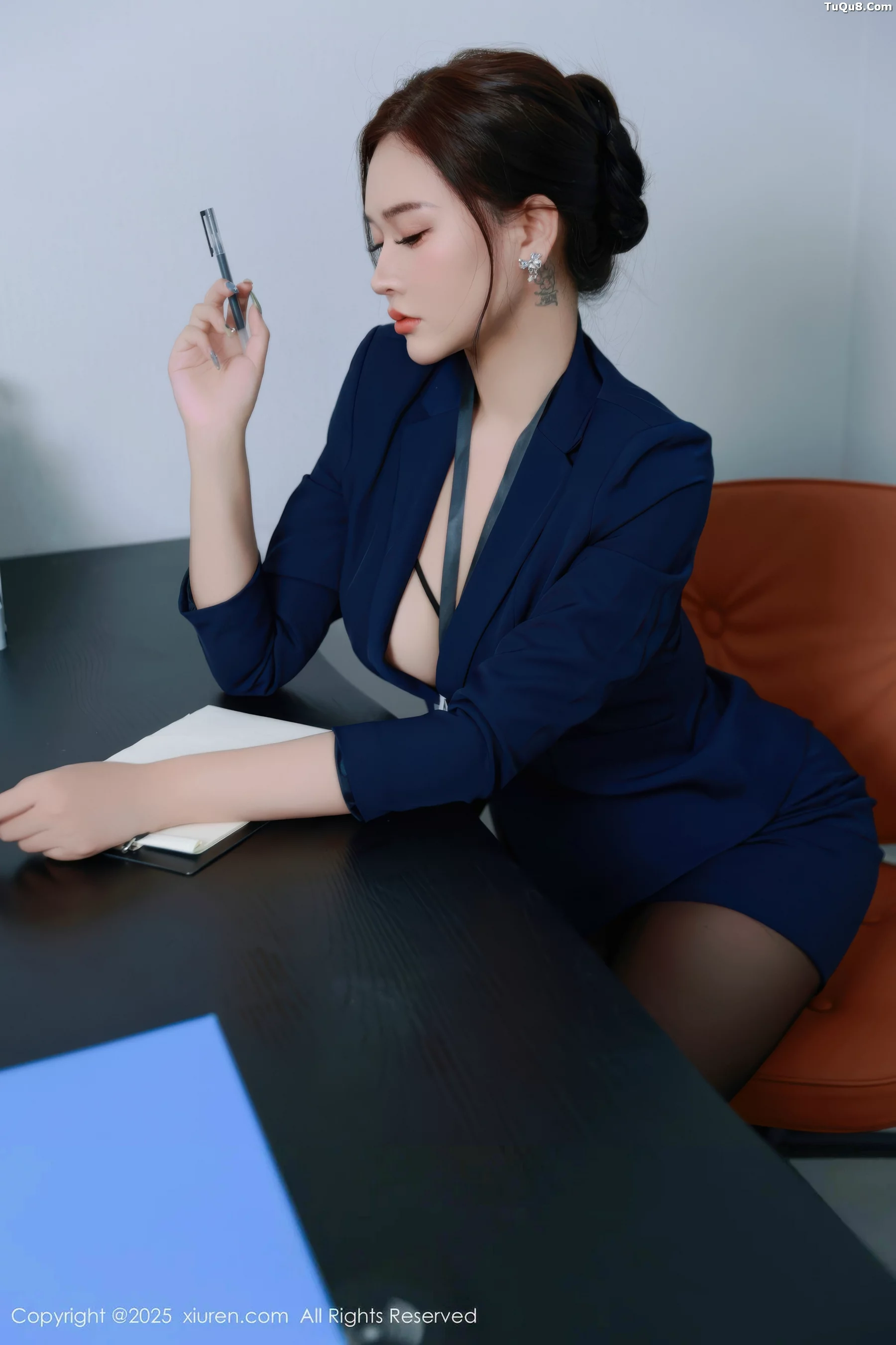[[XiuRen秀人网]秀人网]No.10751_模特娜比深色OL服饰露红色内衣配超薄黑丝秀凹凸身材诱惑写真75P