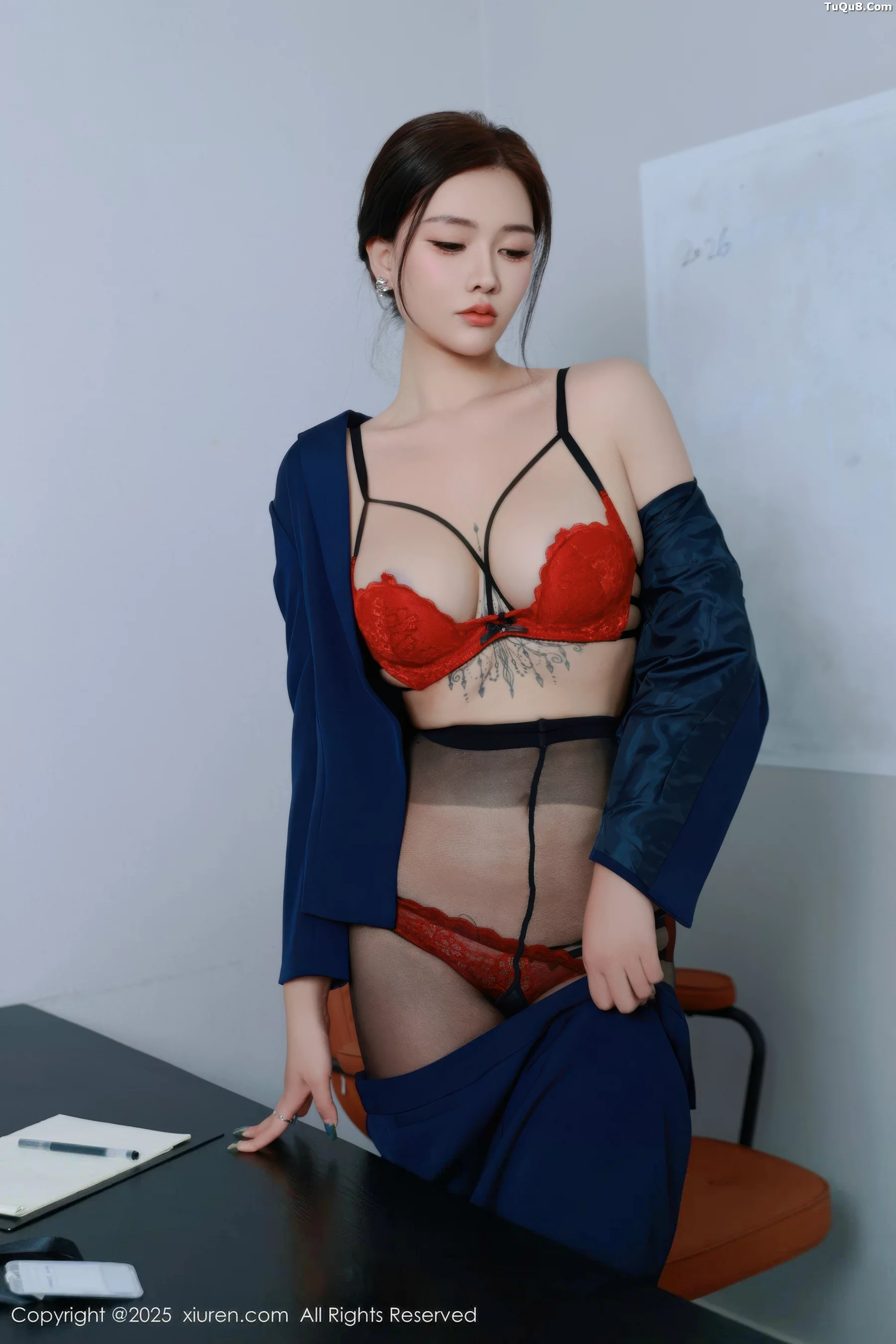 [[XiuRen秀人网]秀人网]No.10751_模特娜比深色OL服饰露红色内衣配超薄黑丝秀凹凸身材诱惑写真75P