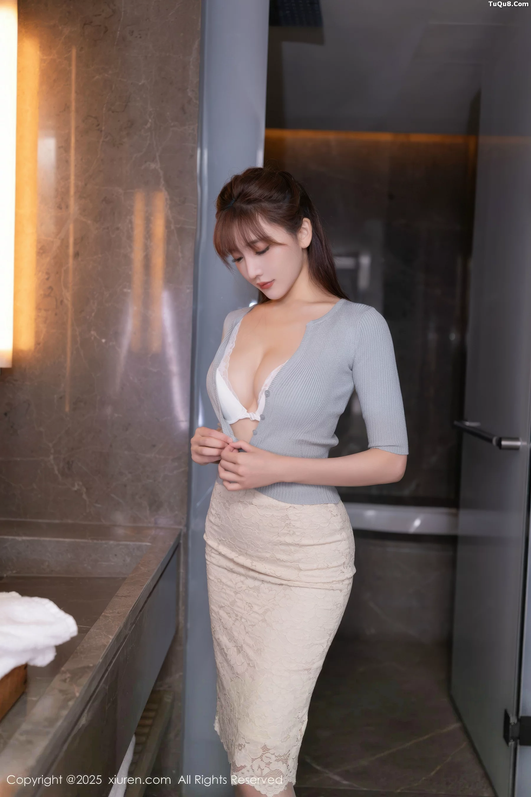 [[XiuRen秀人网]秀人网]No.10757_模特陆萱萱性感浅色长裙露白色内衣配白丝袜秀柔美身姿诱惑写真73P