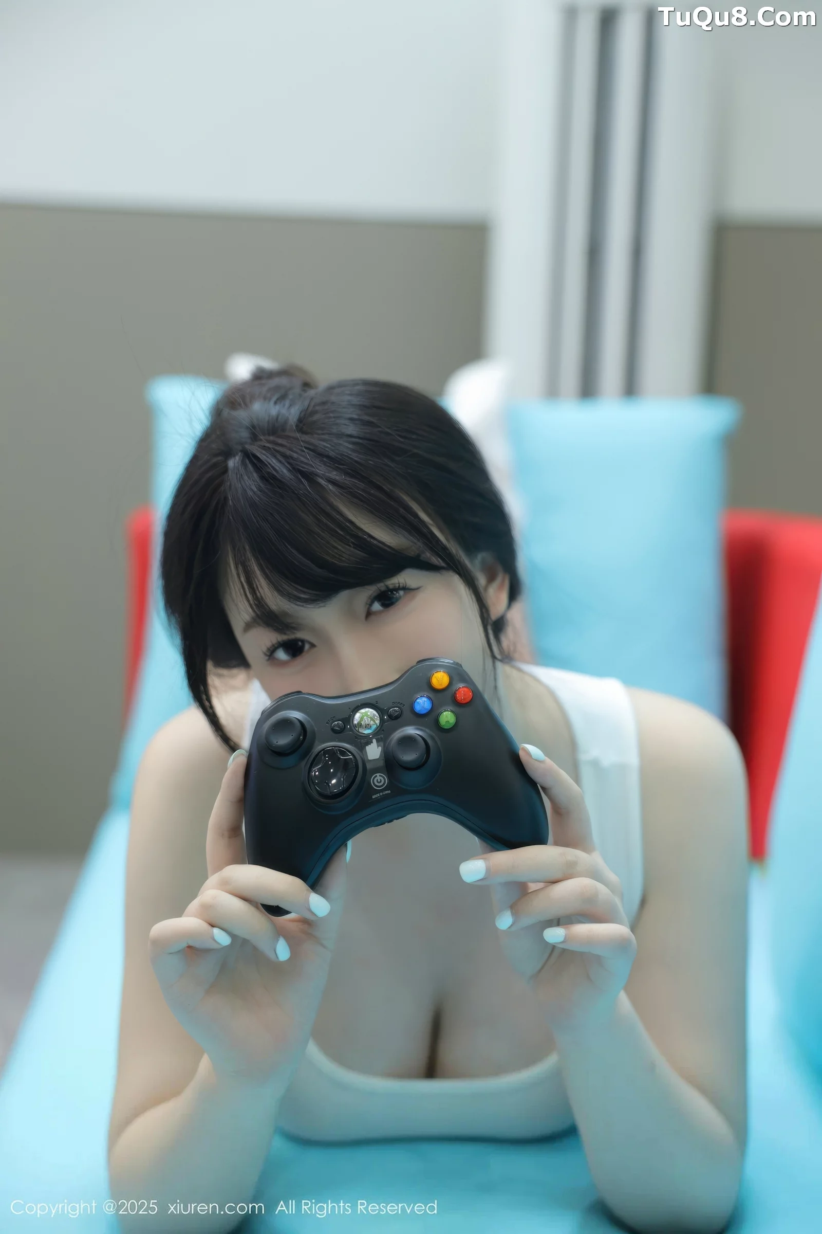 [[XiuRen秀人网]秀人网]No.10676_模特李沁恩lrene性感白色居家上衣配灰色内衣秀丰腴身材诱惑写真70P