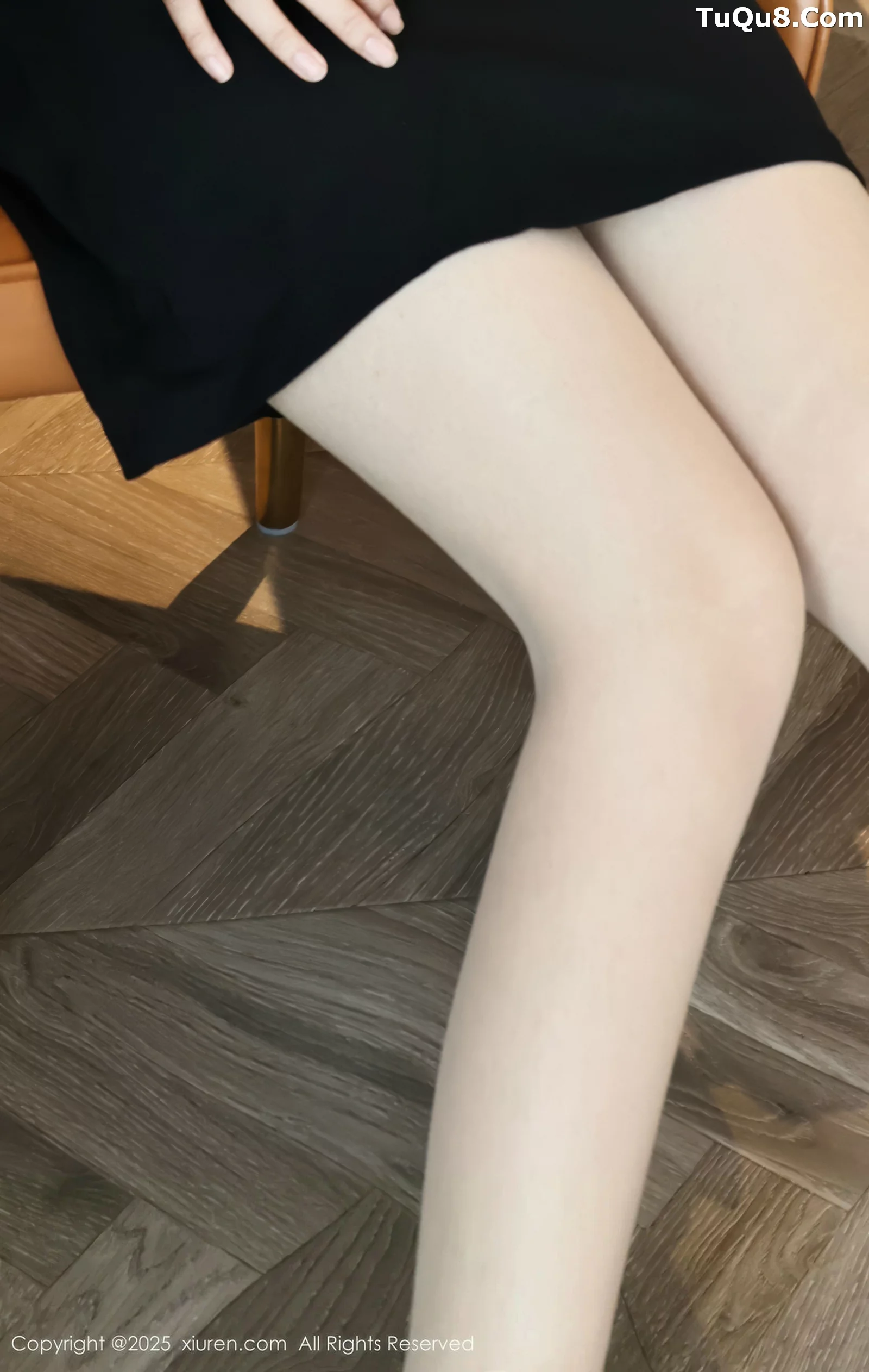 [[XiuRen秀人网]秀人网]No.10674_模特糯梨子性感蓝色衬衫配黑短裙露超薄肉丝秀曼妙身姿诱惑写真60P