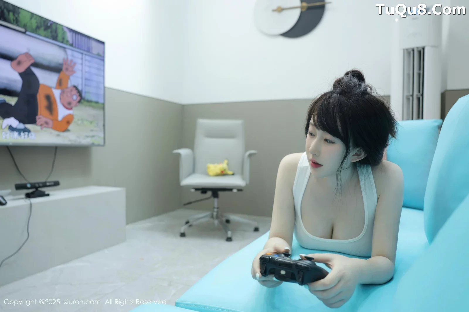 [[XiuRen秀人网]秀人网]No.10676_模特李沁恩lrene性感白色居家上衣配灰色内衣秀丰腴身材诱惑写真70P