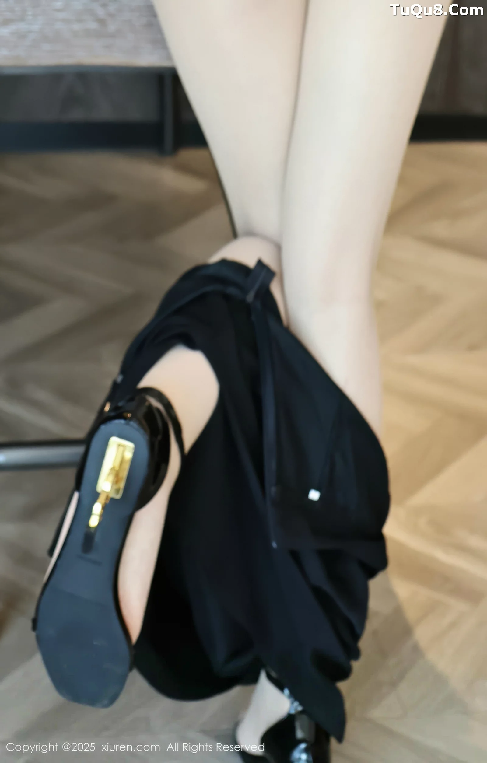 [[XiuRen秀人网]秀人网]No.10674_模特糯梨子性感蓝色衬衫配黑短裙露超薄肉丝秀曼妙身姿诱惑写真60P