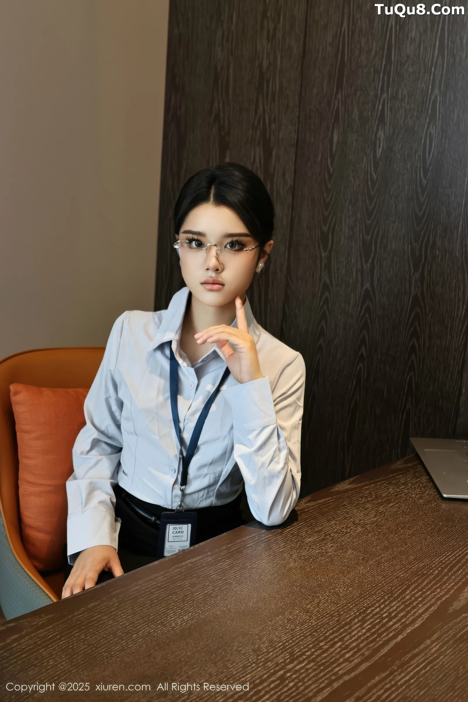 [[XiuRen秀人网]秀人网]No.10674_模特糯梨子性感蓝色衬衫配黑短裙露超薄肉丝秀曼妙身姿诱惑写真60P