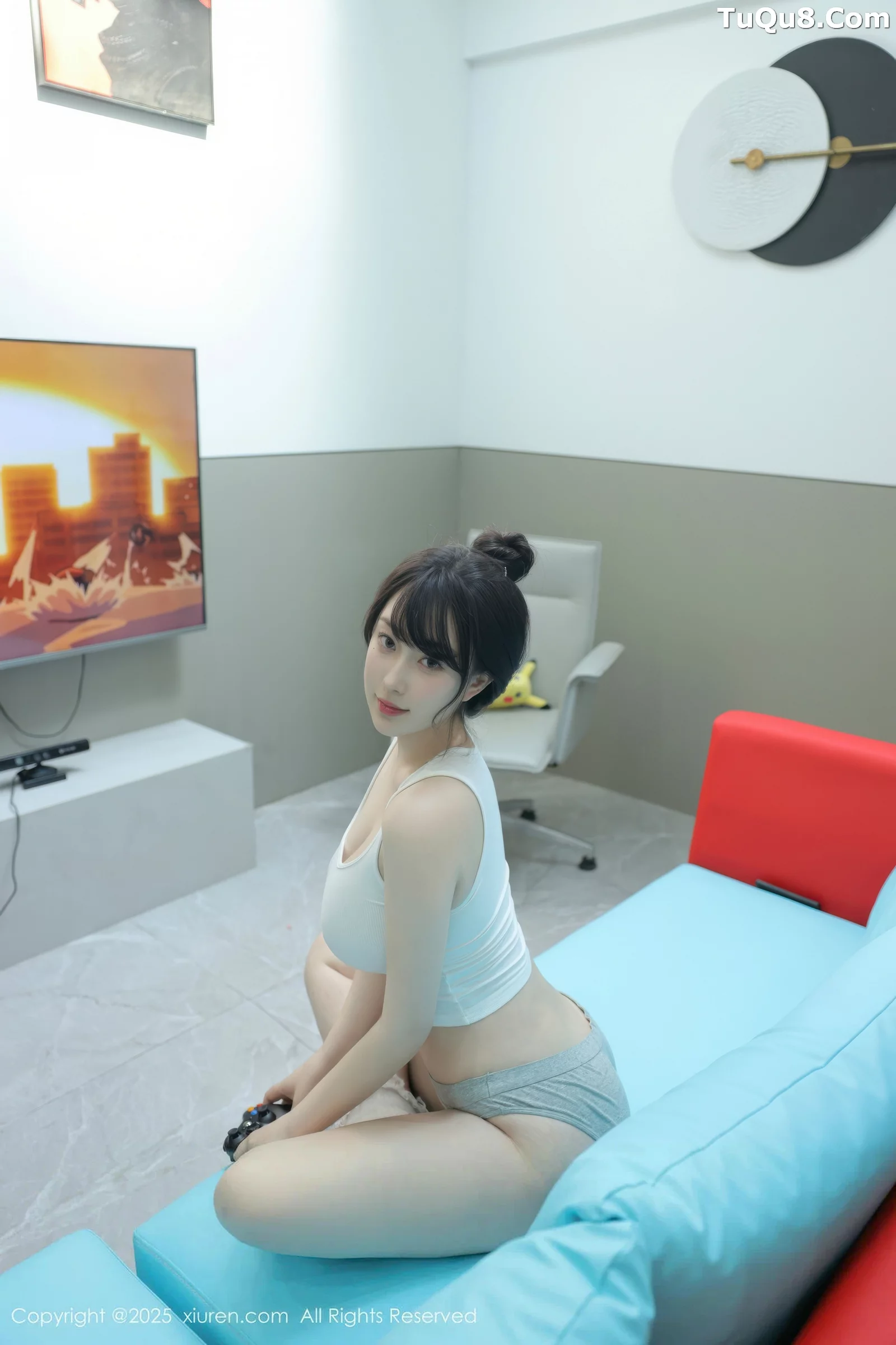 [[XiuRen秀人网]秀人网]No.10676_模特李沁恩lrene性感白色居家上衣配灰色内衣秀丰腴身材诱惑写真70P