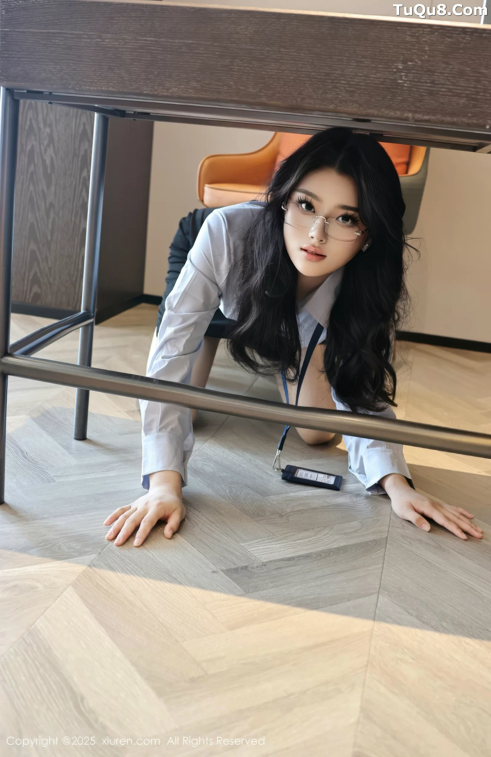 [[XiuRen秀人网]秀人网]No.10674_模特糯梨子性感蓝色衬衫配黑短裙露超薄肉丝秀曼妙身姿诱惑写真60P