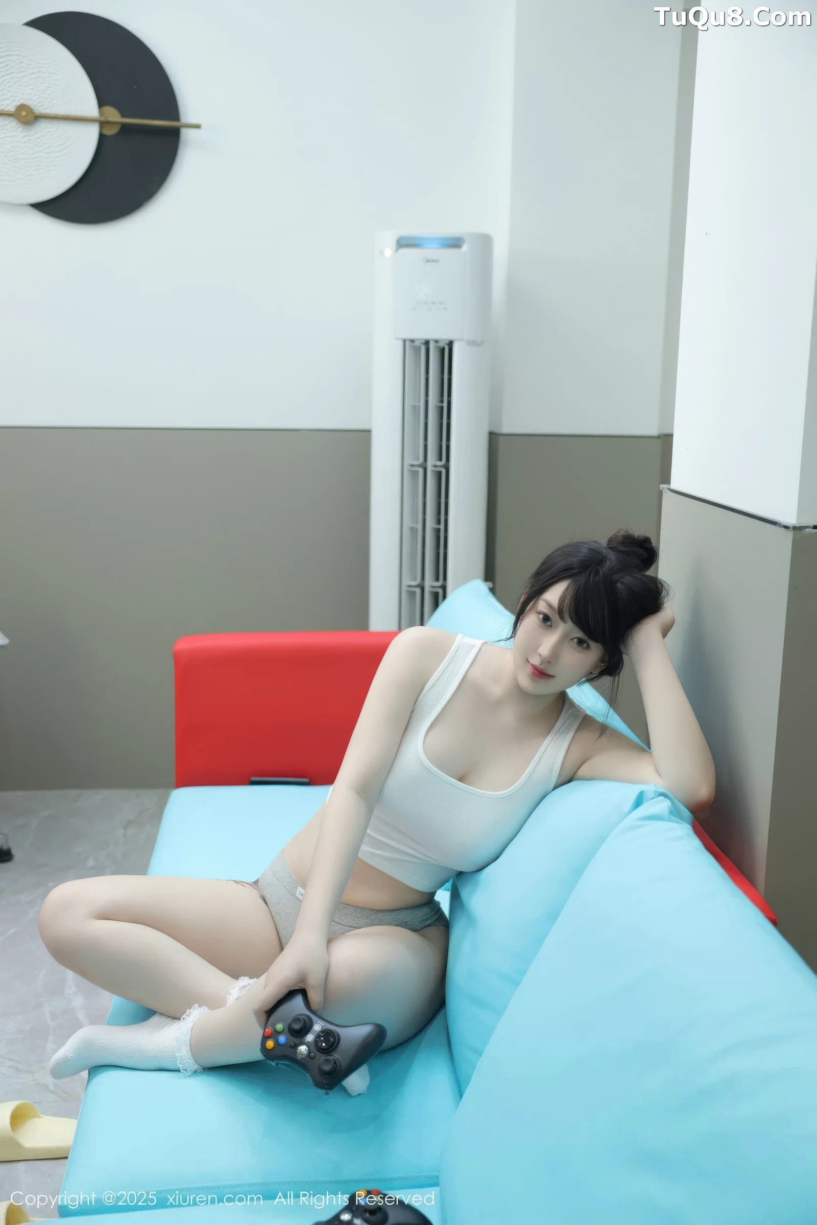 [[XiuRen秀人网]秀人网]No.10676_模特李沁恩lrene性感白色居家上衣配灰色内衣秀丰腴身材诱惑写真70P