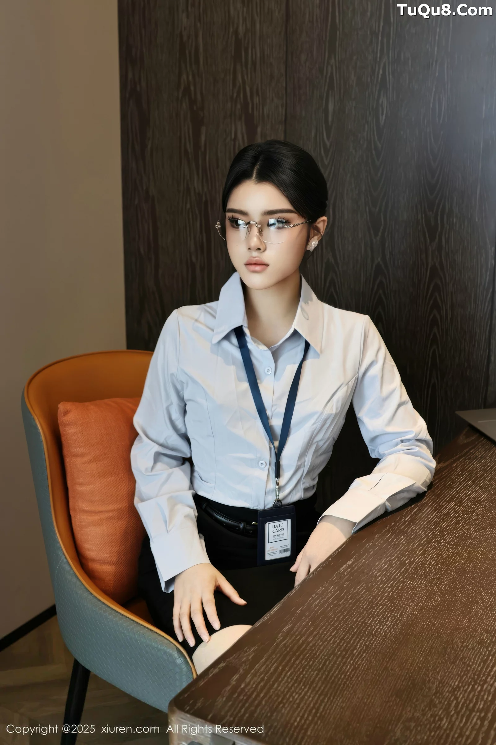 [[XiuRen秀人网]秀人网]No.10674_模特糯梨子性感蓝色衬衫配黑短裙露超薄肉丝秀曼妙身姿诱惑写真60P