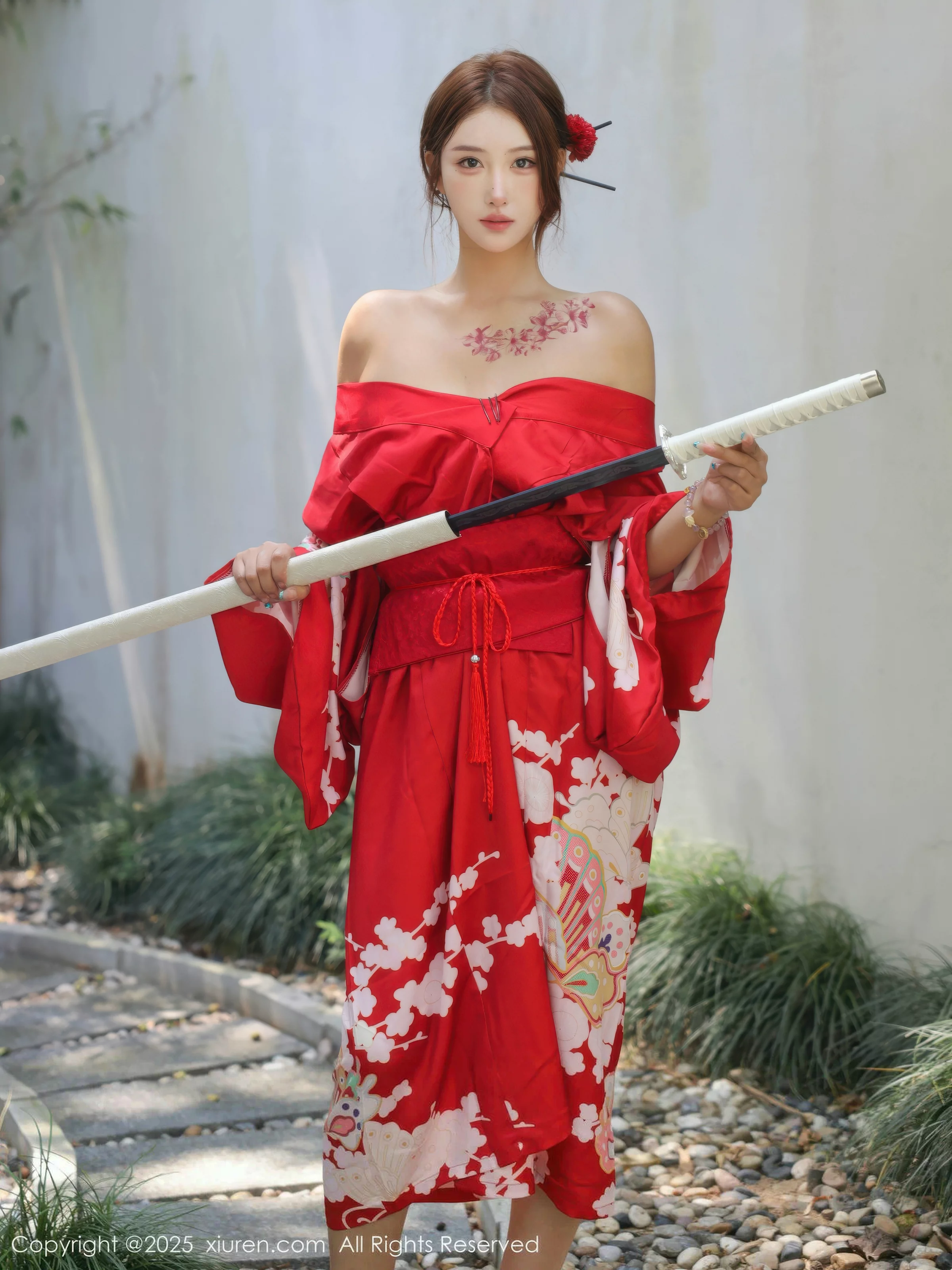 [[XiuRen秀人网]秀人网]No.10683_模特金允希Yuki户外性感红色和服半脱秀完美身材惹火诱惑写真80P