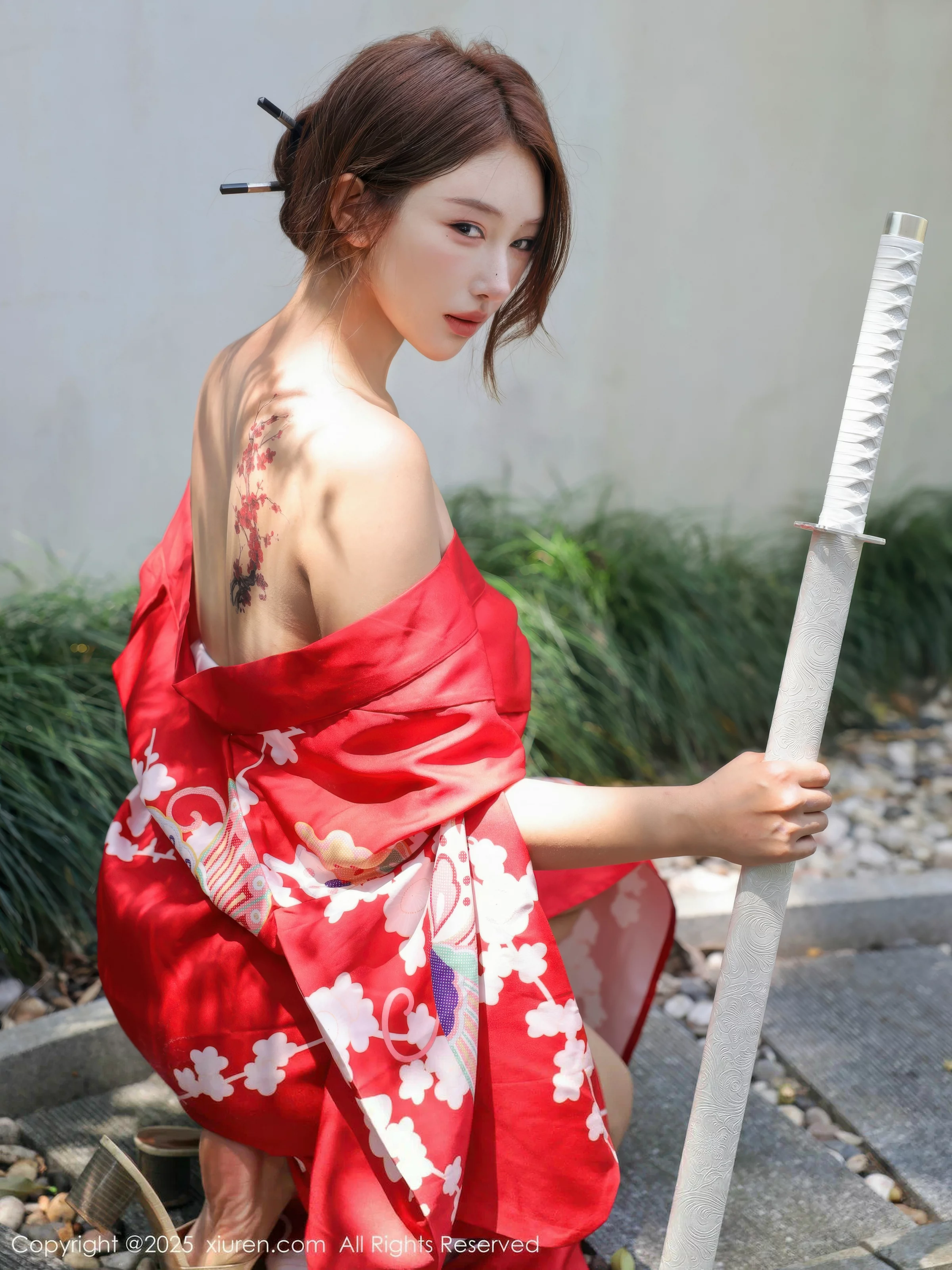 [[XiuRen秀人网]秀人网]No.10683_模特金允希Yuki户外性感红色和服半脱秀完美身材惹火诱惑写真80P