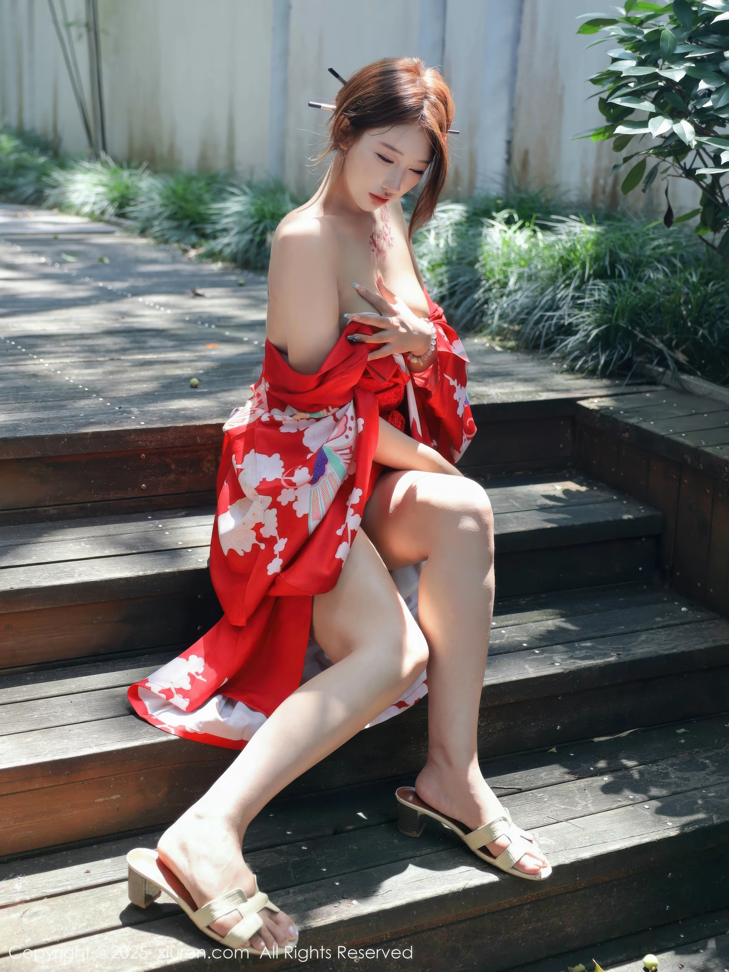 [[XiuRen秀人网]秀人网]No.10683_模特金允希Yuki户外性感红色和服半脱秀完美身材惹火诱惑写真80P