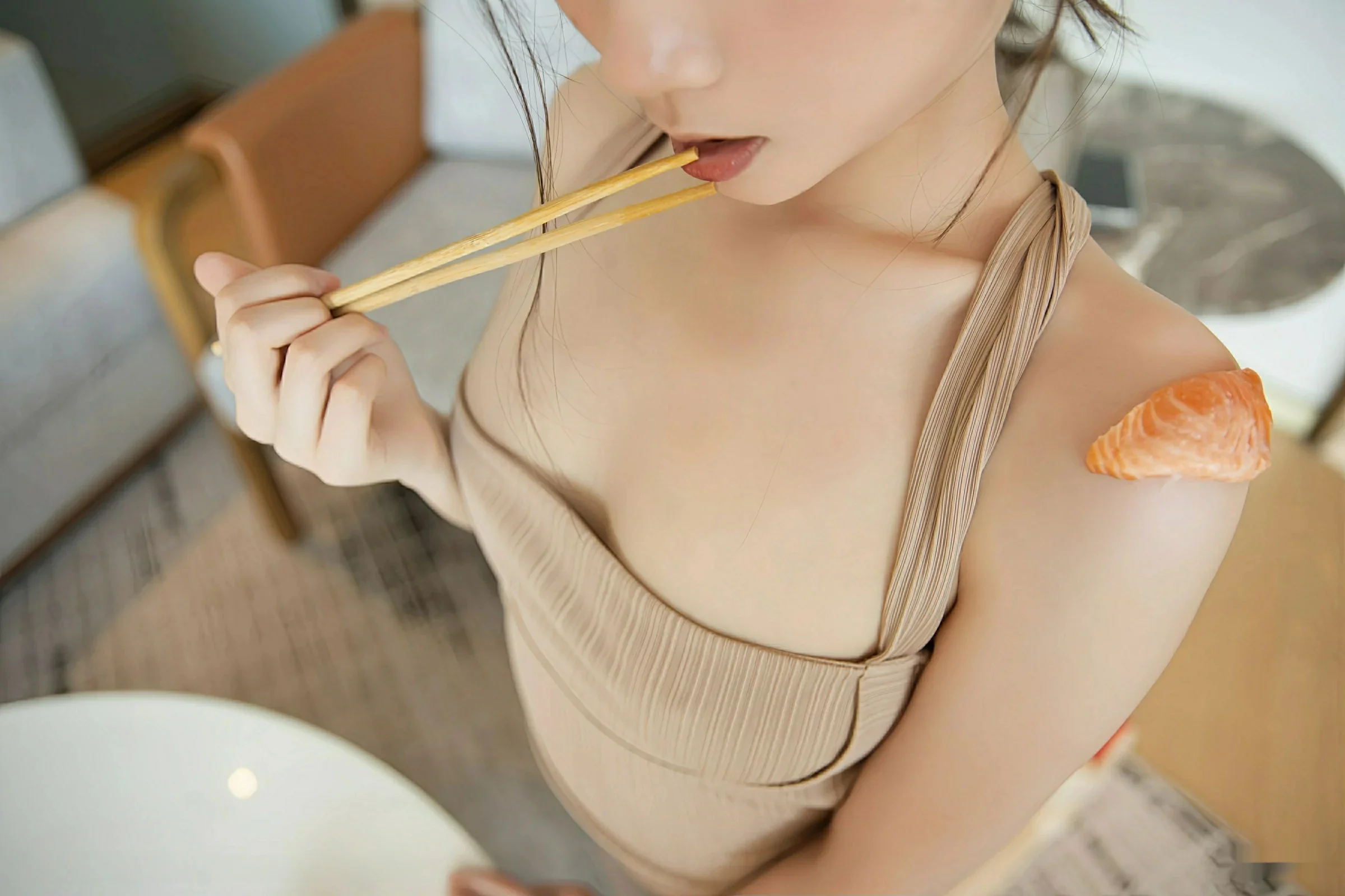 [[XiuRen秀人网]秀人网]No.10678_模特刘婷婷性感肉色连衣长裙配超薄肉色秀完美身材诱惑写真58P