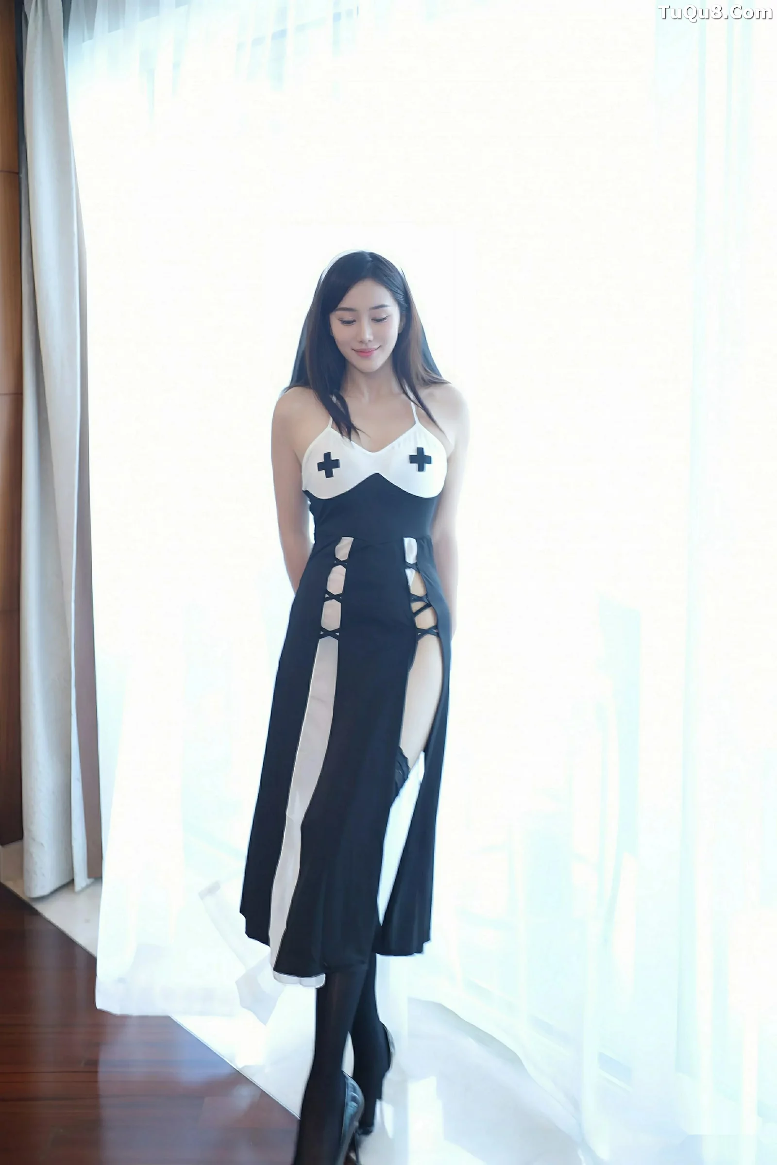 [[XiuRen秀人网]秀人网]No.10690_模特白薇薇vcvc性感黑白修女服饰配黑色丝袜秀丰腴身材诱惑写真71P