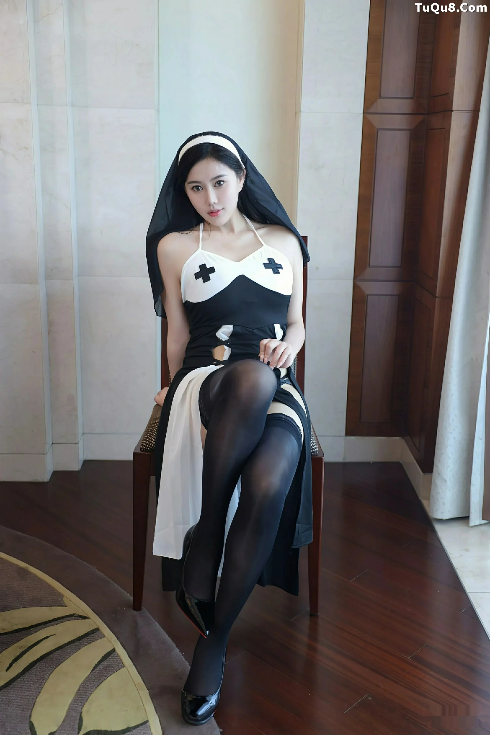 [[XiuRen秀人网]秀人网]No.10690_模特白薇薇vcvc性感黑白修女服饰配黑色丝袜秀丰腴身材诱惑写真71P