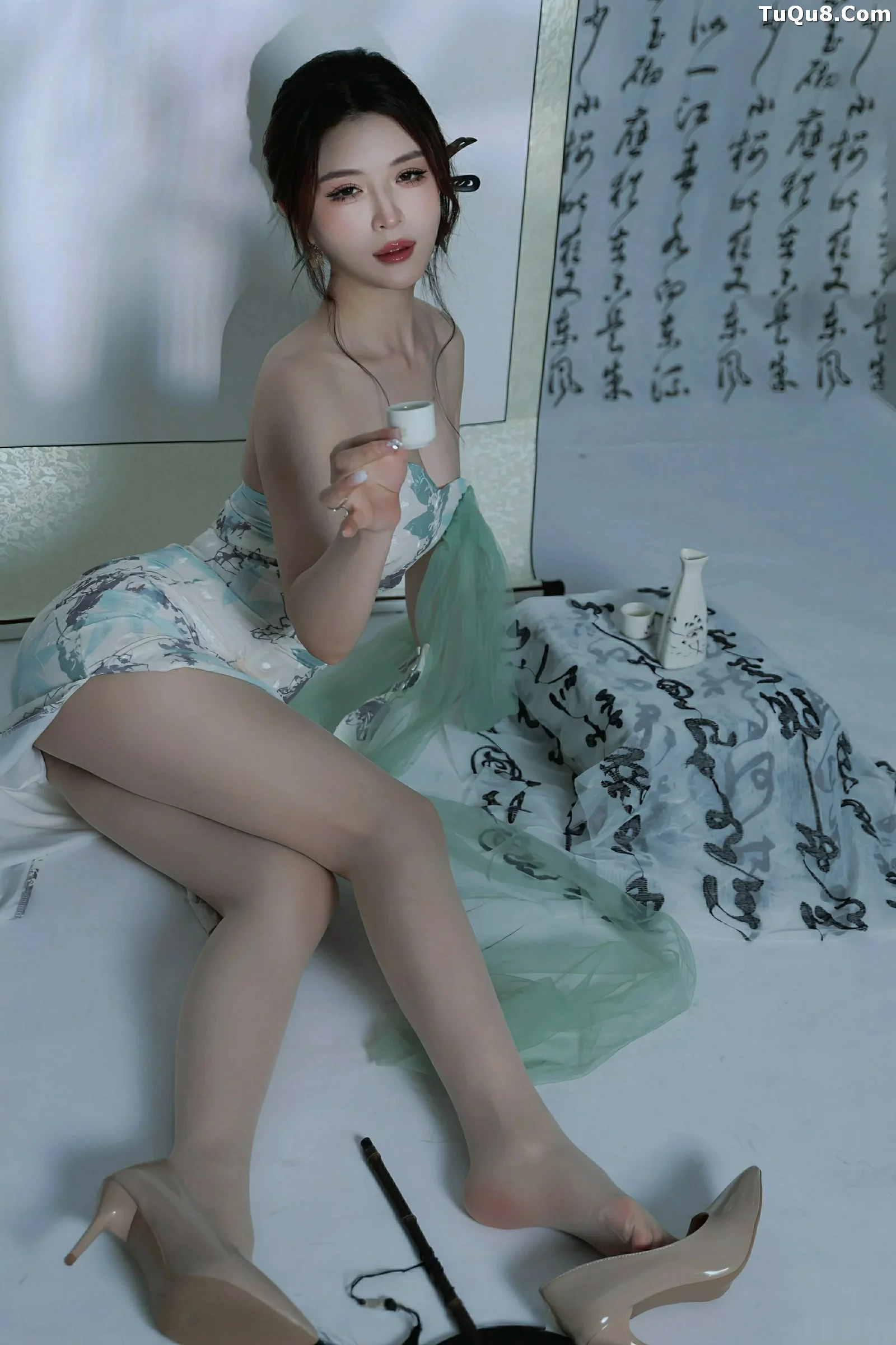 [[XiuRen秀人网]秀人网]No.10694_模特阿依莎性感浅色古风服饰配超薄肉色秀高挑曼妙身材诱惑写真82P