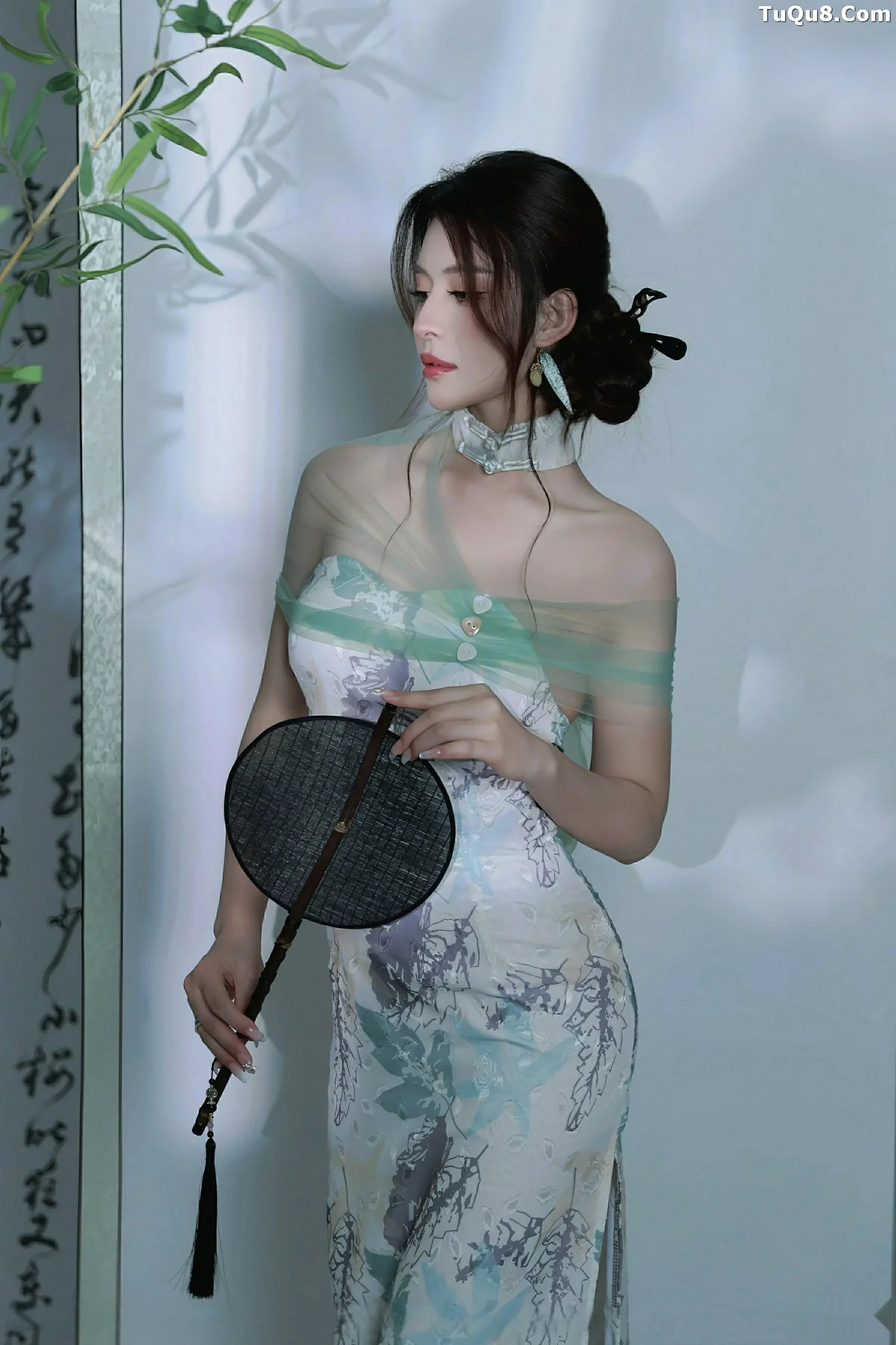 [[XiuRen秀人网]秀人网]No.10694_模特阿依莎性感浅色古风服饰配超薄肉色秀高挑曼妙身材诱惑写真82P