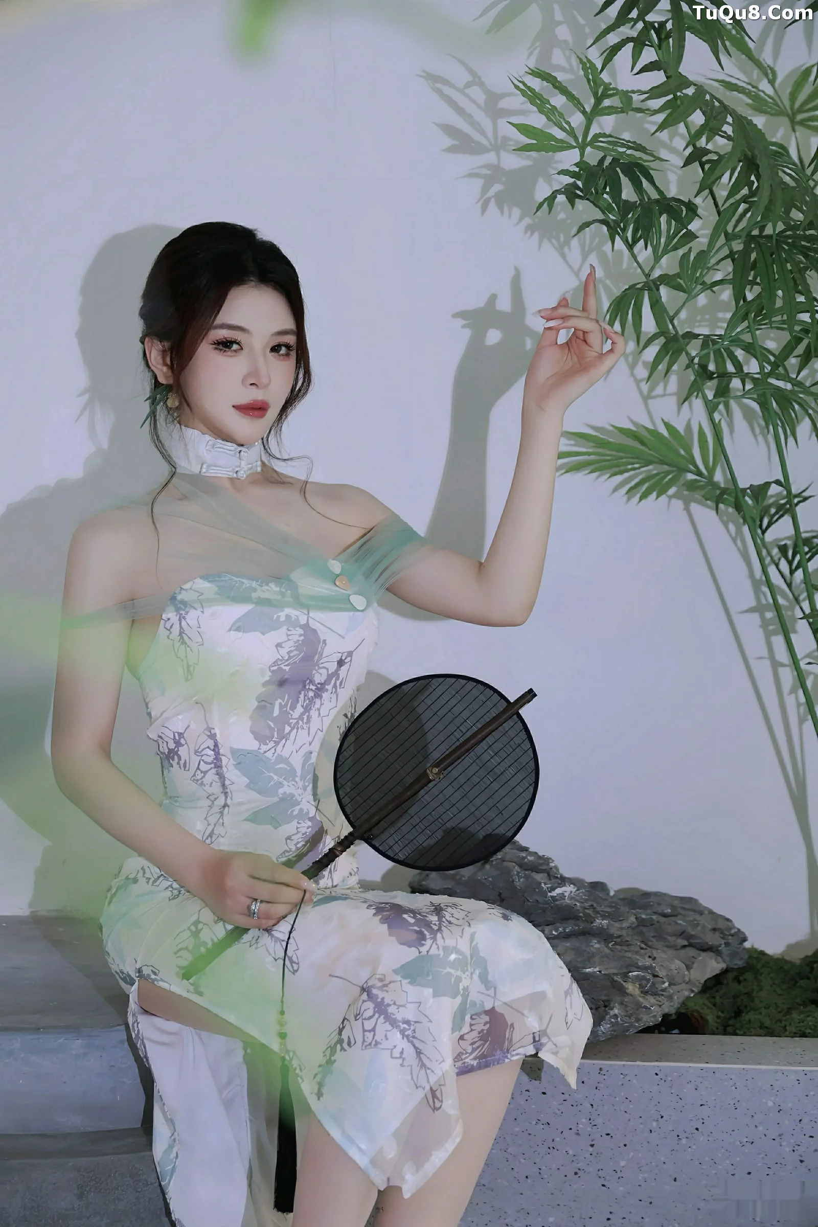 [[XiuRen秀人网]秀人网]No.10694_模特阿依莎性感浅色古风服饰配超薄肉色秀高挑曼妙身材诱惑写真82P