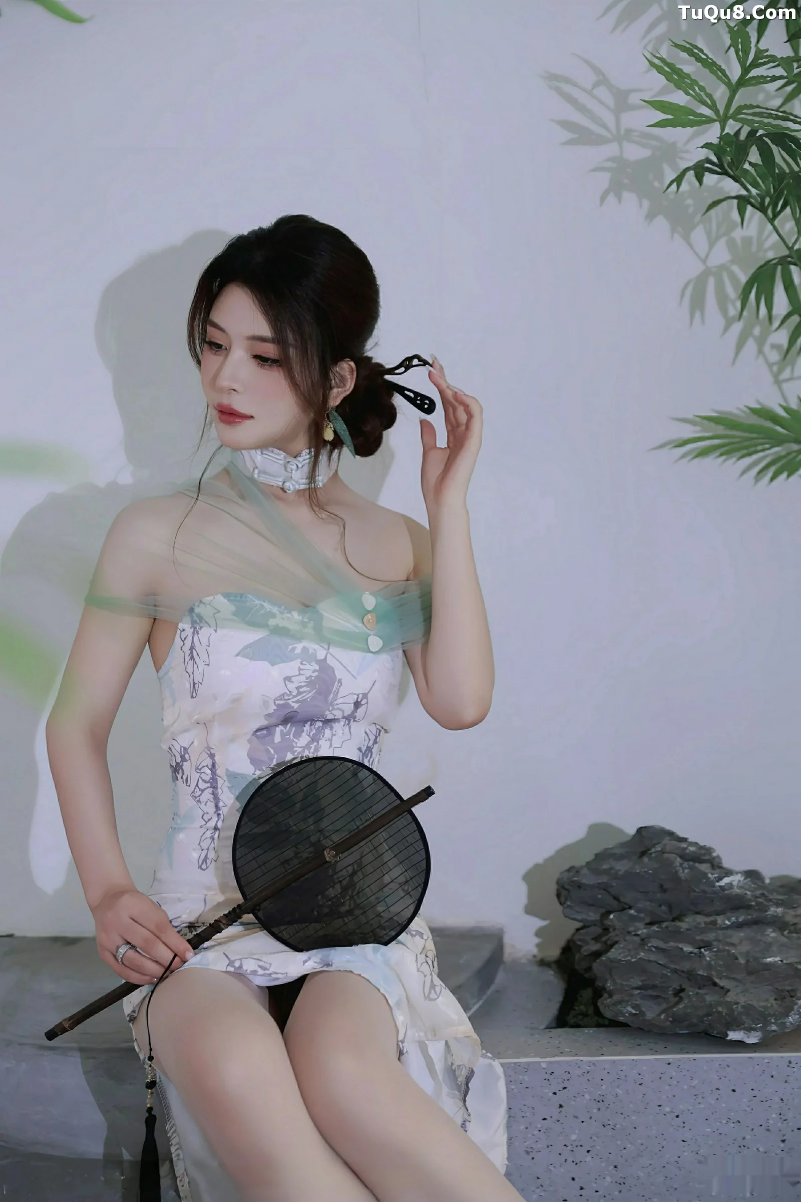 [[XiuRen秀人网]秀人网]No.10694_模特阿依莎性感浅色古风服饰配超薄肉色秀高挑曼妙身材诱惑写真82P