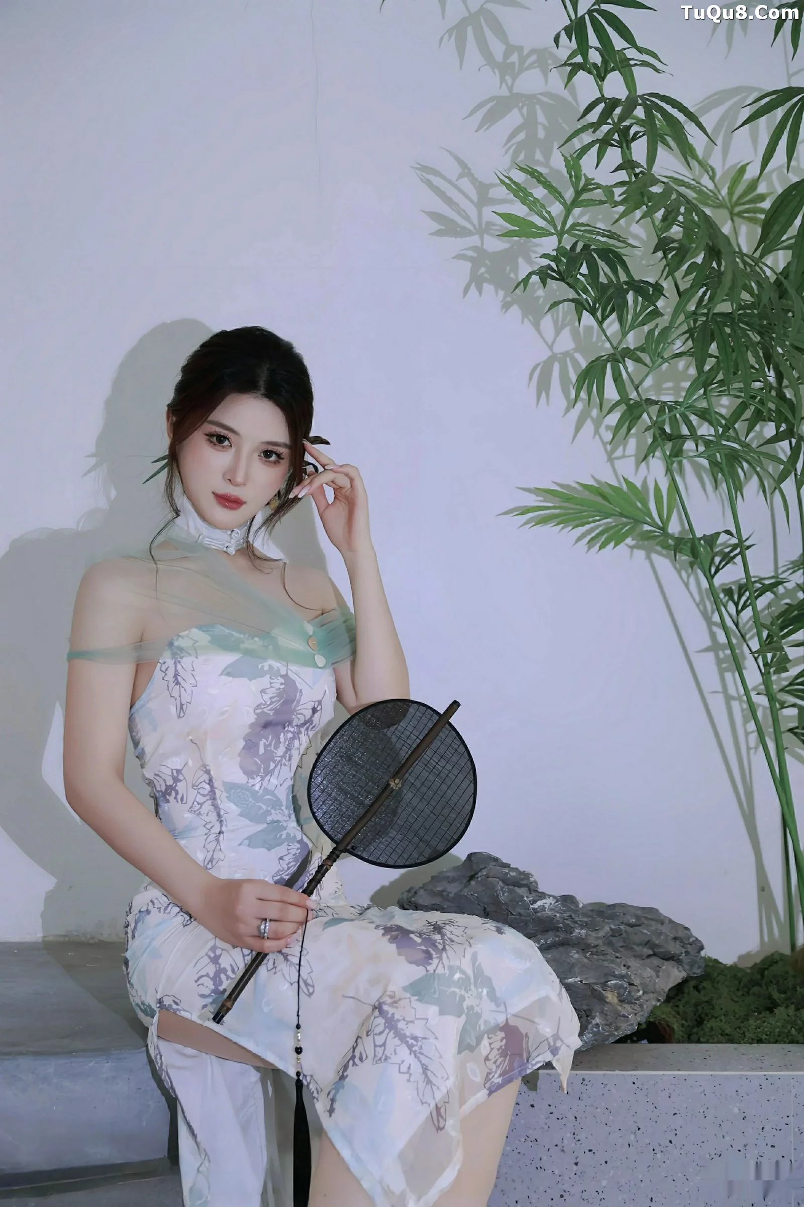 [[XiuRen秀人网]秀人网]No.10694_模特阿依莎性感浅色古风服饰配超薄肉色秀高挑曼妙身材诱惑写真82P