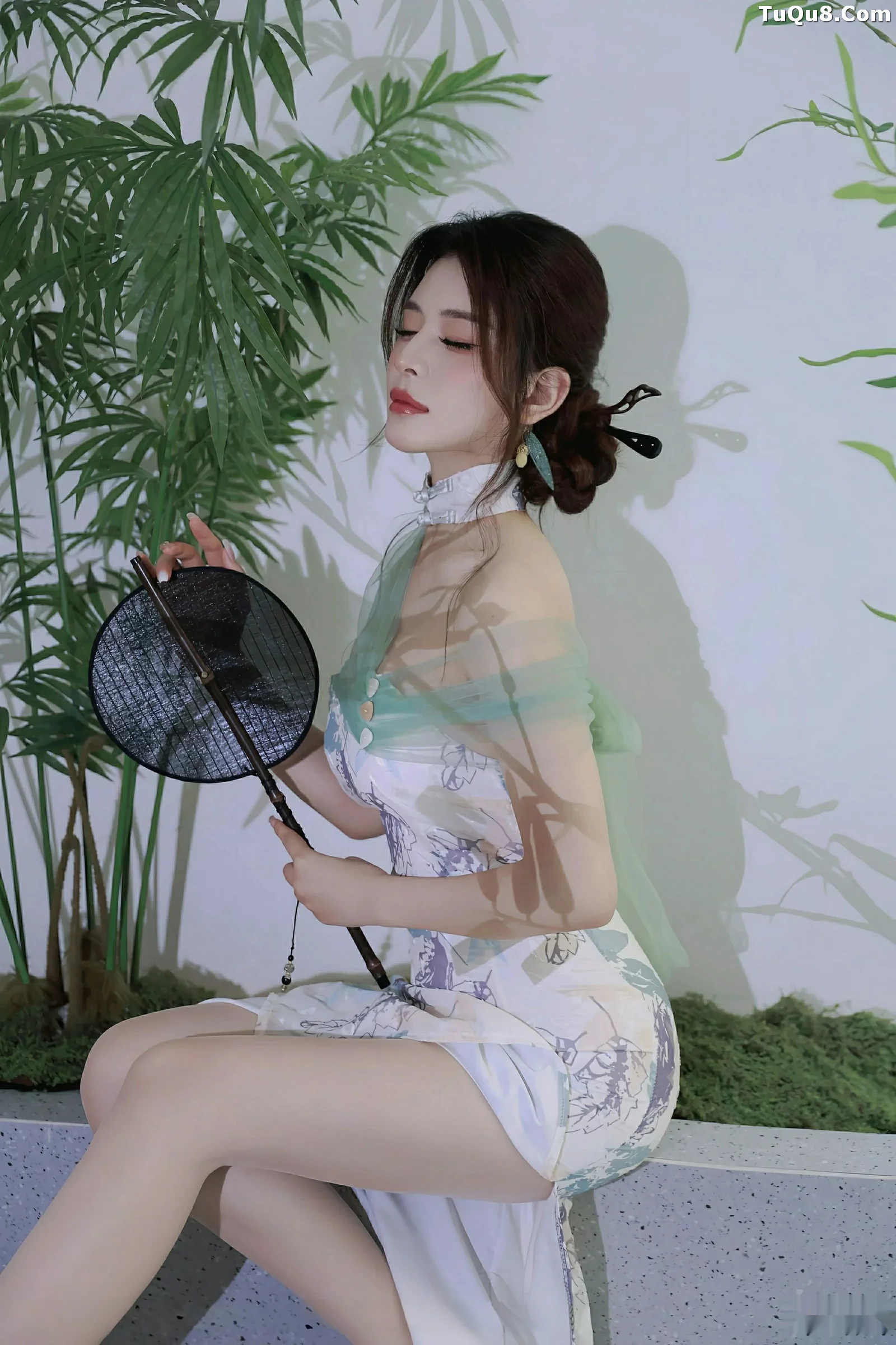 [[XiuRen秀人网]秀人网]No.10694_模特阿依莎性感浅色古风服饰配超薄肉色秀高挑曼妙身材诱惑写真82P