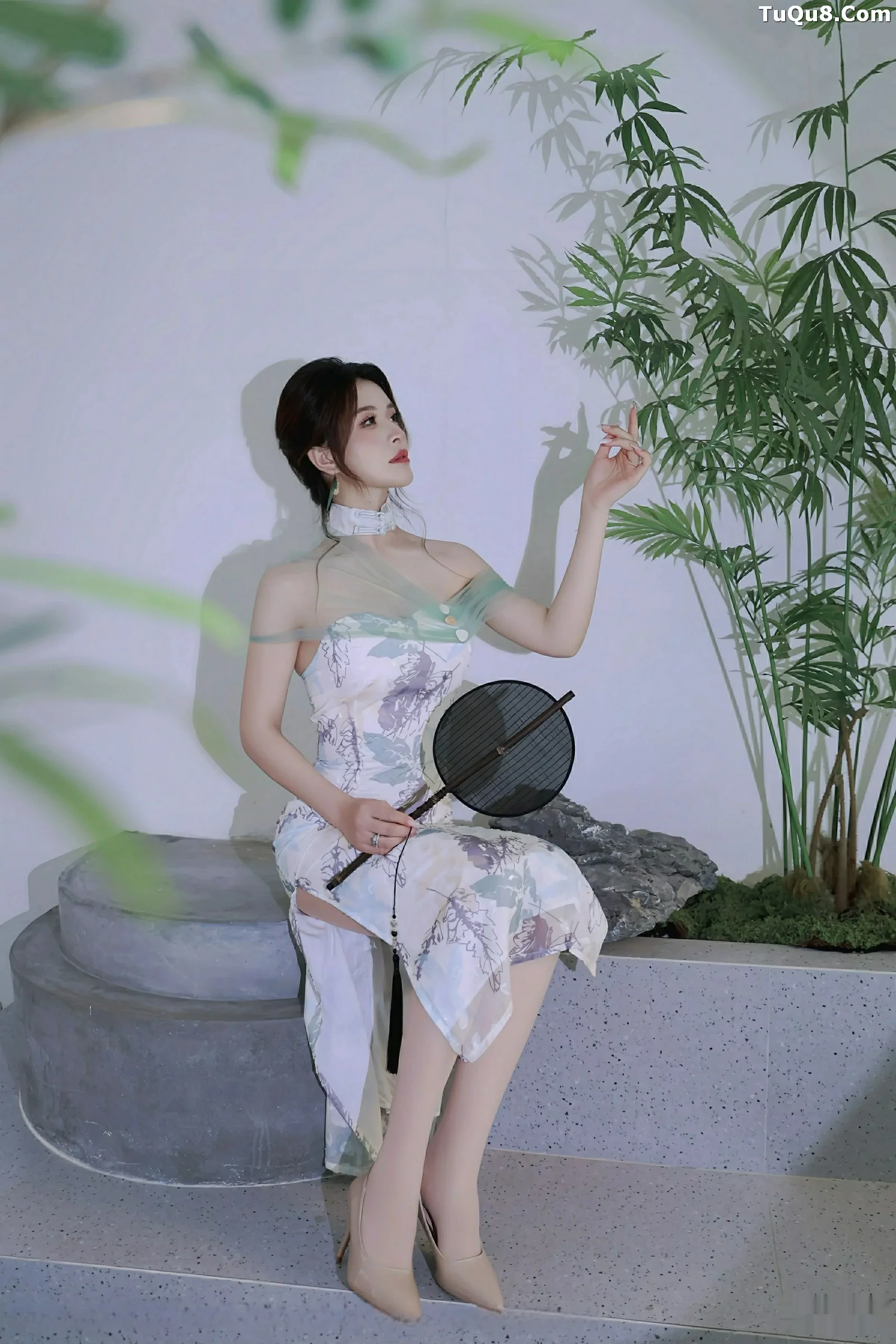 [[XiuRen秀人网]秀人网]No.10694_模特阿依莎性感浅色古风服饰配超薄肉色秀高挑曼妙身材诱惑写真82P