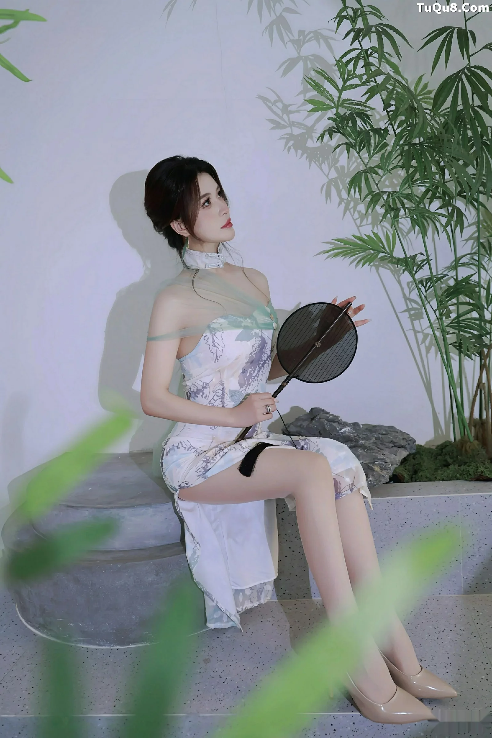 [[XiuRen秀人网]秀人网]No.10694_模特阿依莎性感浅色古风服饰配超薄肉色秀高挑曼妙身材诱惑写真82P