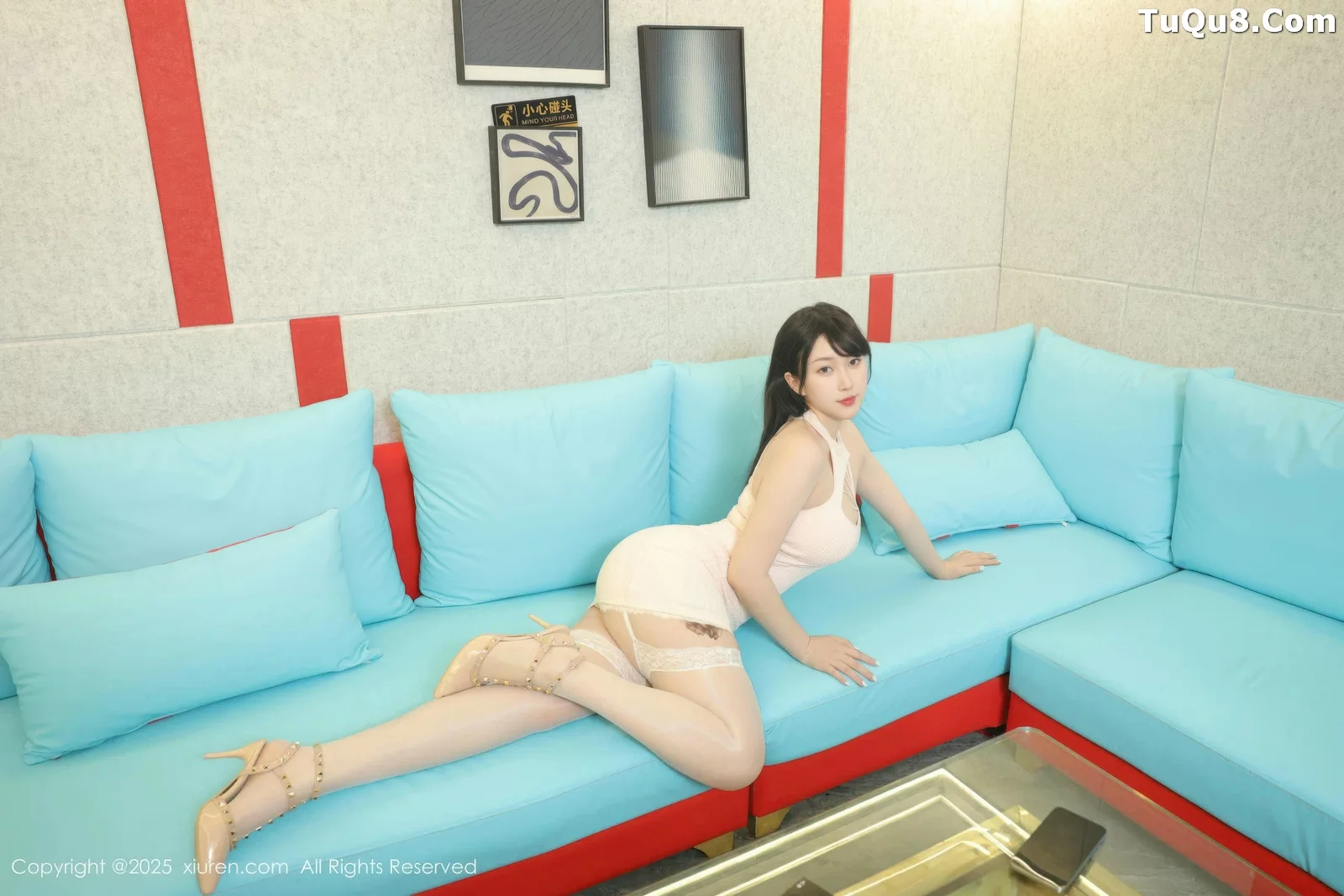 [[XiuRen秀人网]秀人网]No.10696_模特李沁恩lrene性感浅色连衣短裙配白丝吊袜秀丰满身材诱惑写真70P