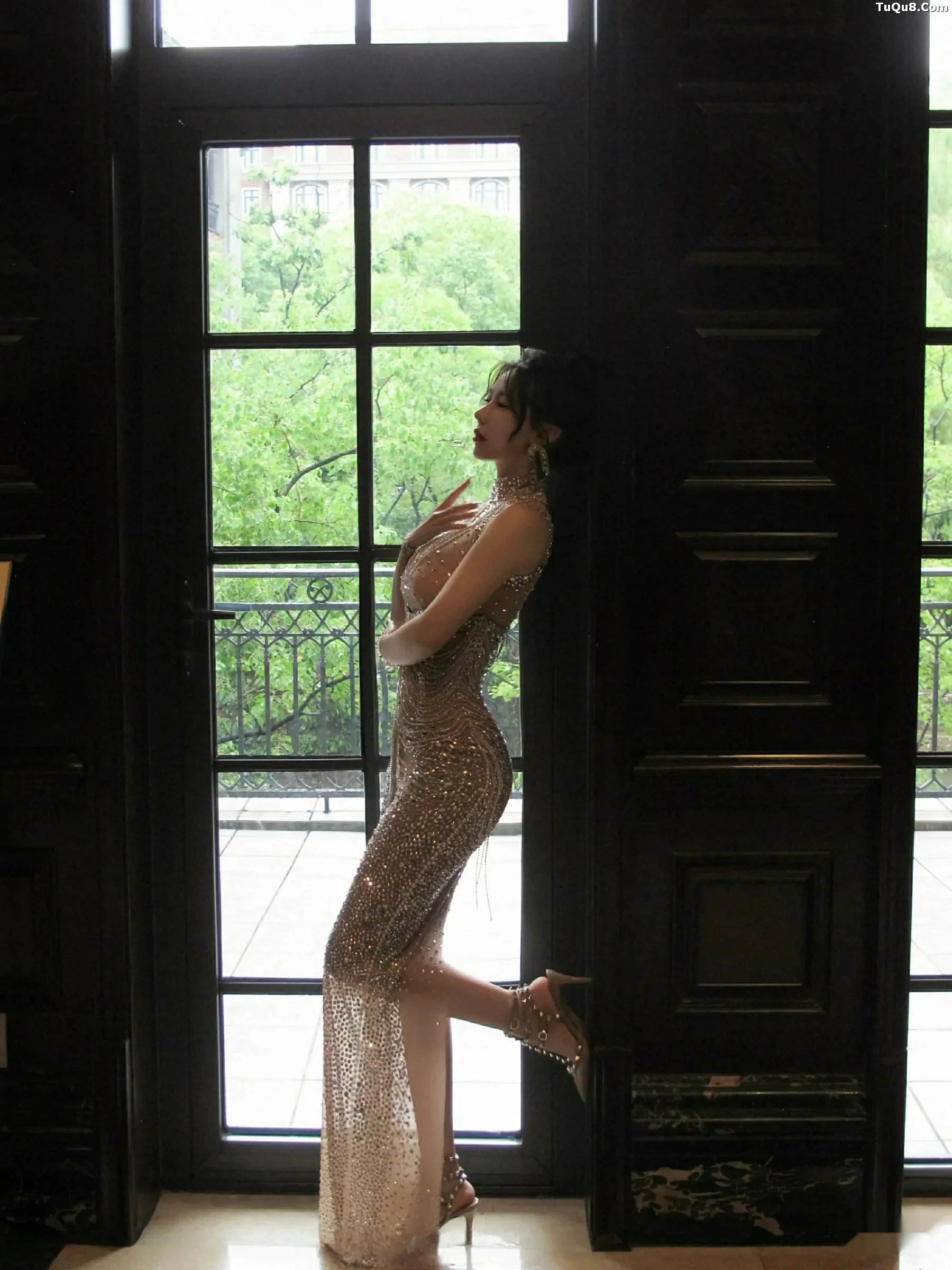 [[XiuRen秀人网]秀人网]No.10802_模特尹甜甜sunny性感薄透闪亮连衣长裙秀完美身材迷人诱惑写真88P