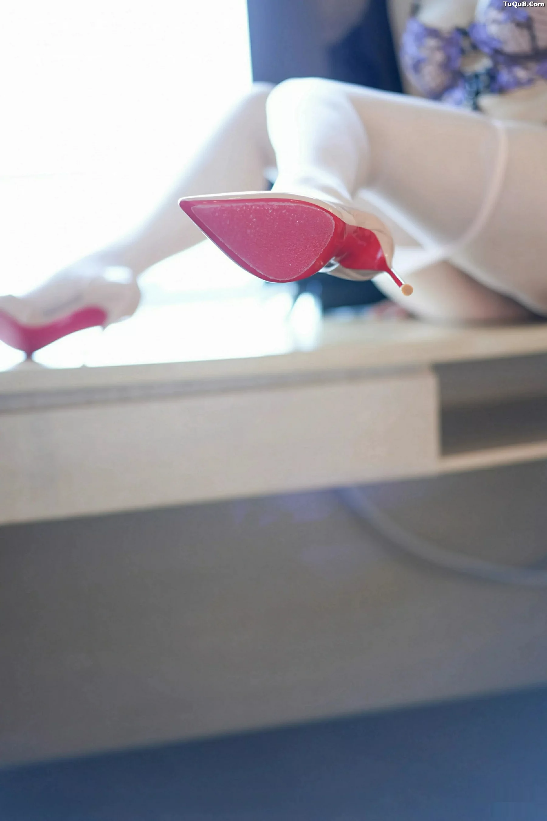 [YouMi尤蜜荟]Vol.1169_模特凯竹Quinn黑色蕾丝波点短裙配白色丝袜秀丰腴身姿诱惑写真69P