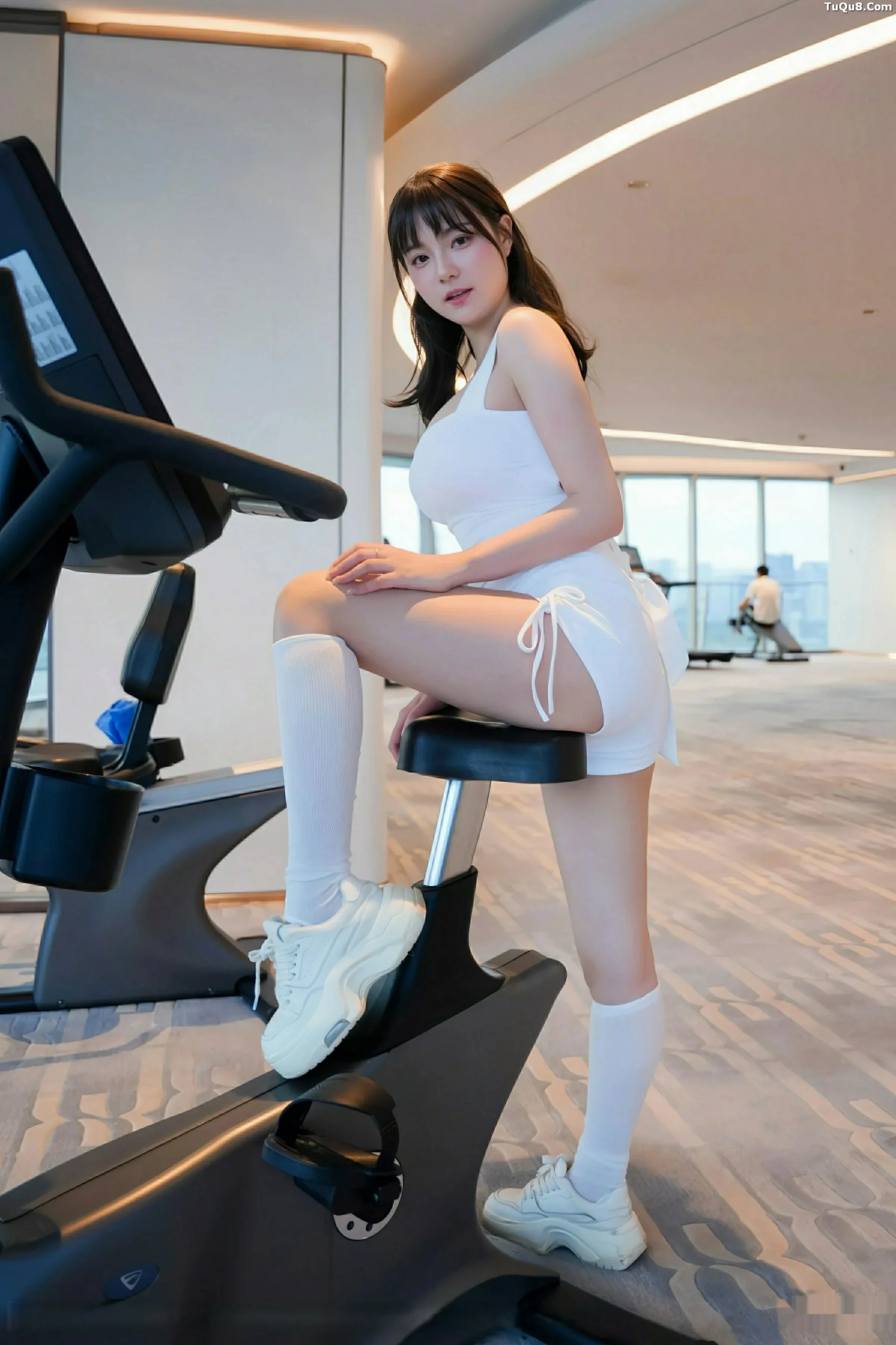 [[XiuRen秀人网]秀人网]No.10808_模特软情健身房场景性感白色运动服配白丝袜秀曼妙身姿诱惑写真81P