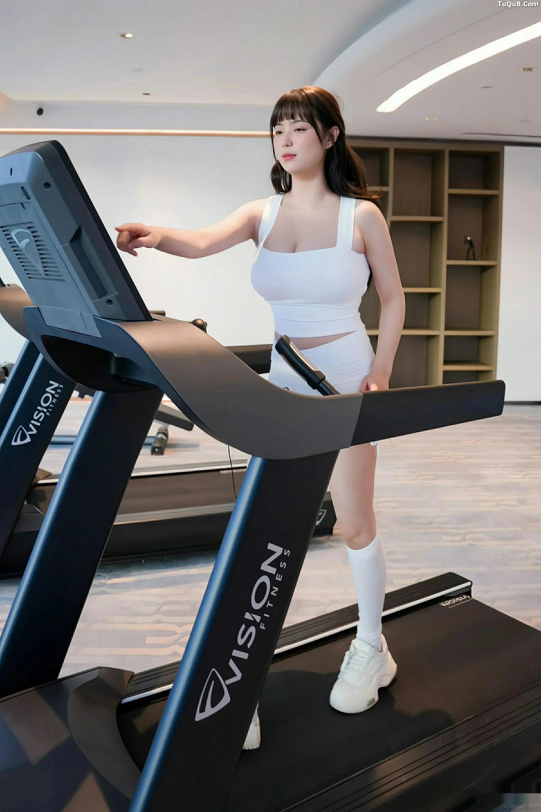[[XiuRen秀人网]秀人网]No.10808_模特软情健身房场景性感白色运动服配白丝袜秀曼妙身姿诱惑写真81P