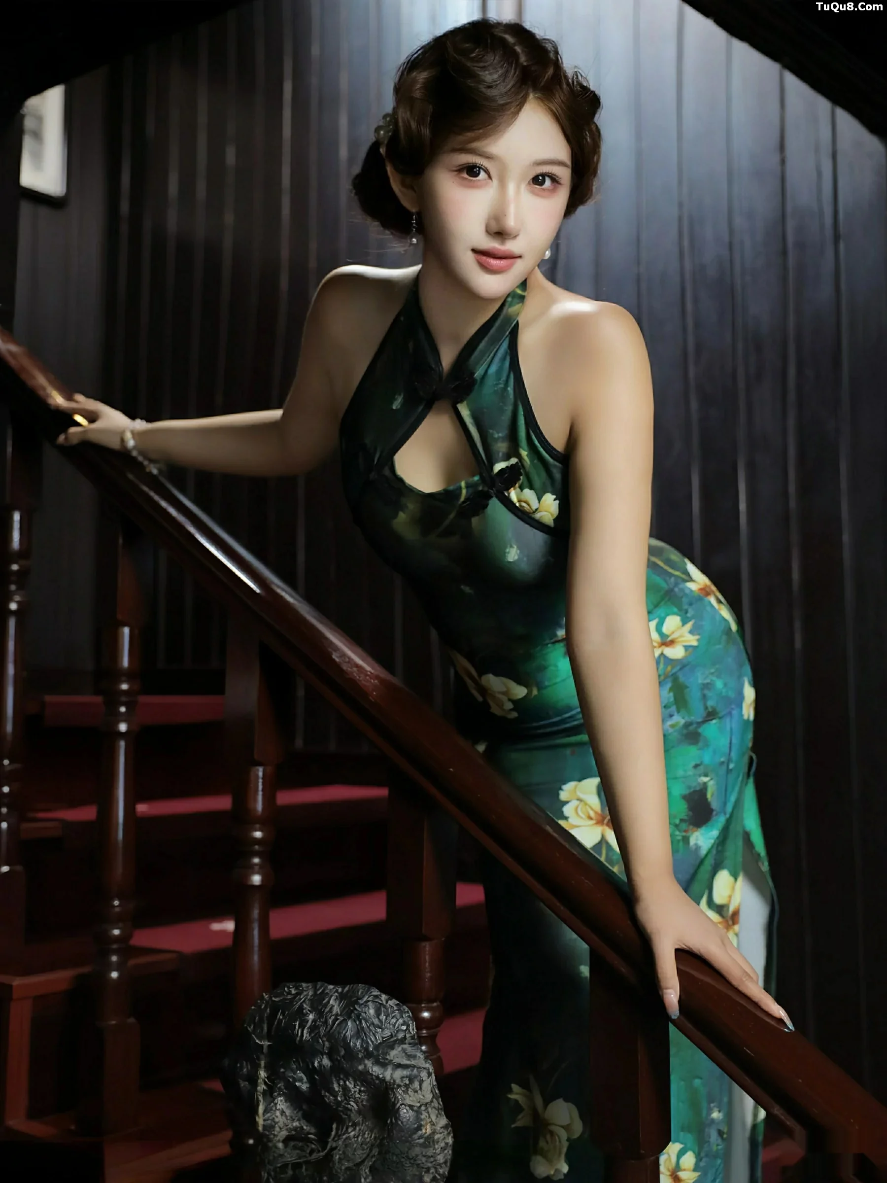 [[XiuRen秀人网]秀人网]No.10815_模特金允希Yuki性感绿色旗袍配超薄肉丝秀丰腴身材迷人诱惑写真78P