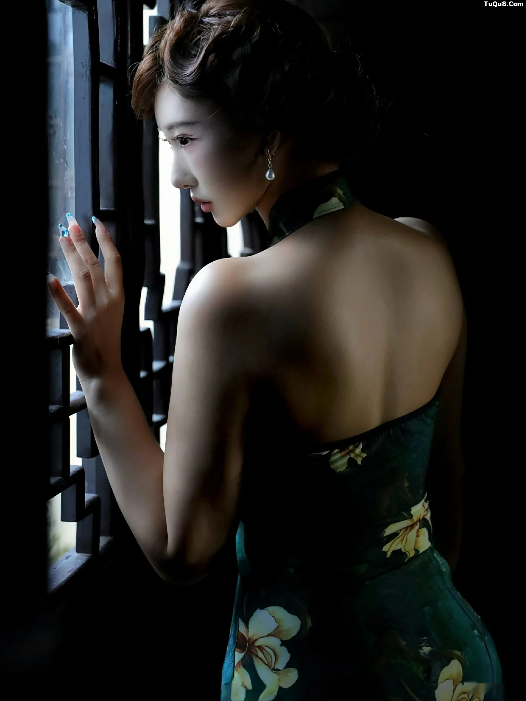 [[XiuRen秀人网]秀人网]No.10815_模特金允希Yuki性感绿色旗袍配超薄肉丝秀丰腴身材迷人诱惑写真78P