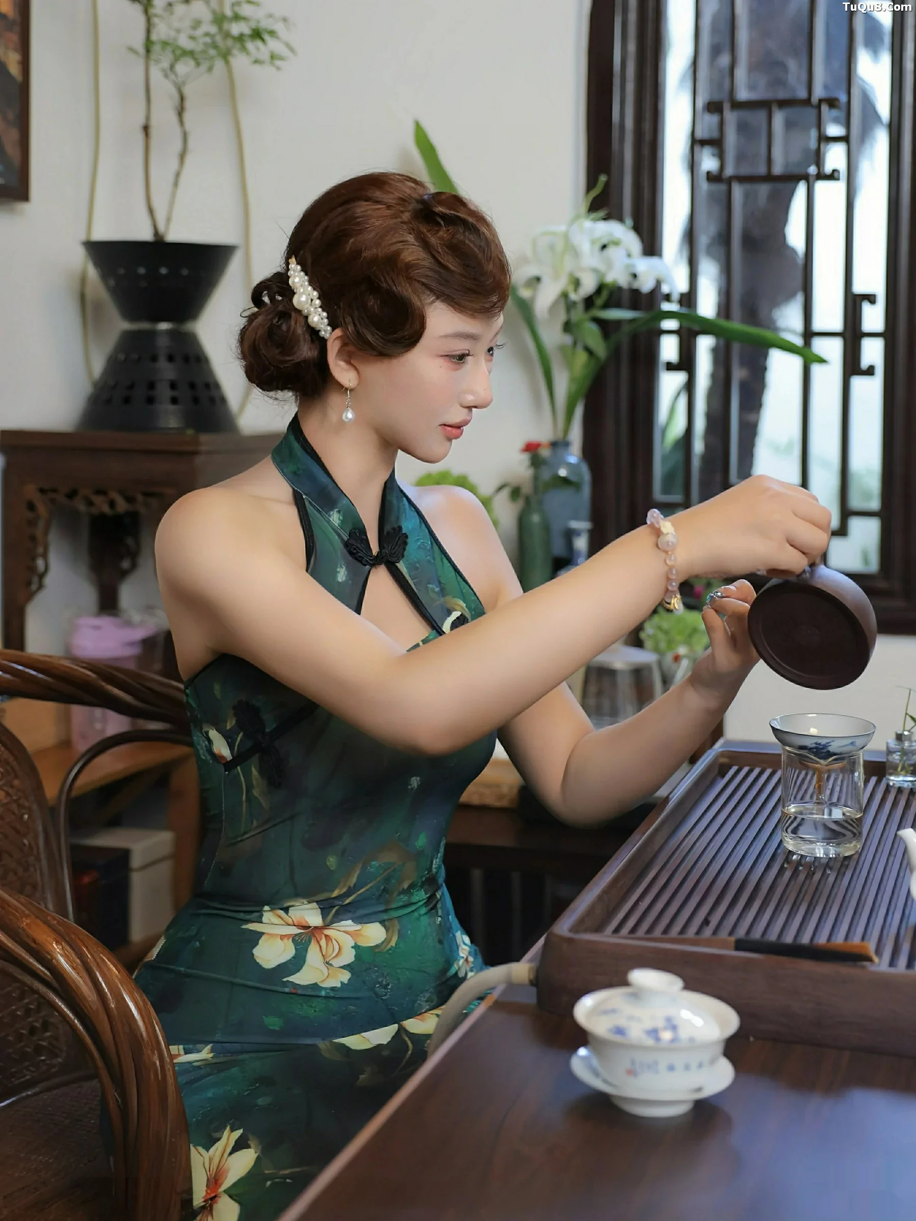 [[XiuRen秀人网]秀人网]No.10815_模特金允希Yuki性感绿色旗袍配超薄肉丝秀丰腴身材迷人诱惑写真78P