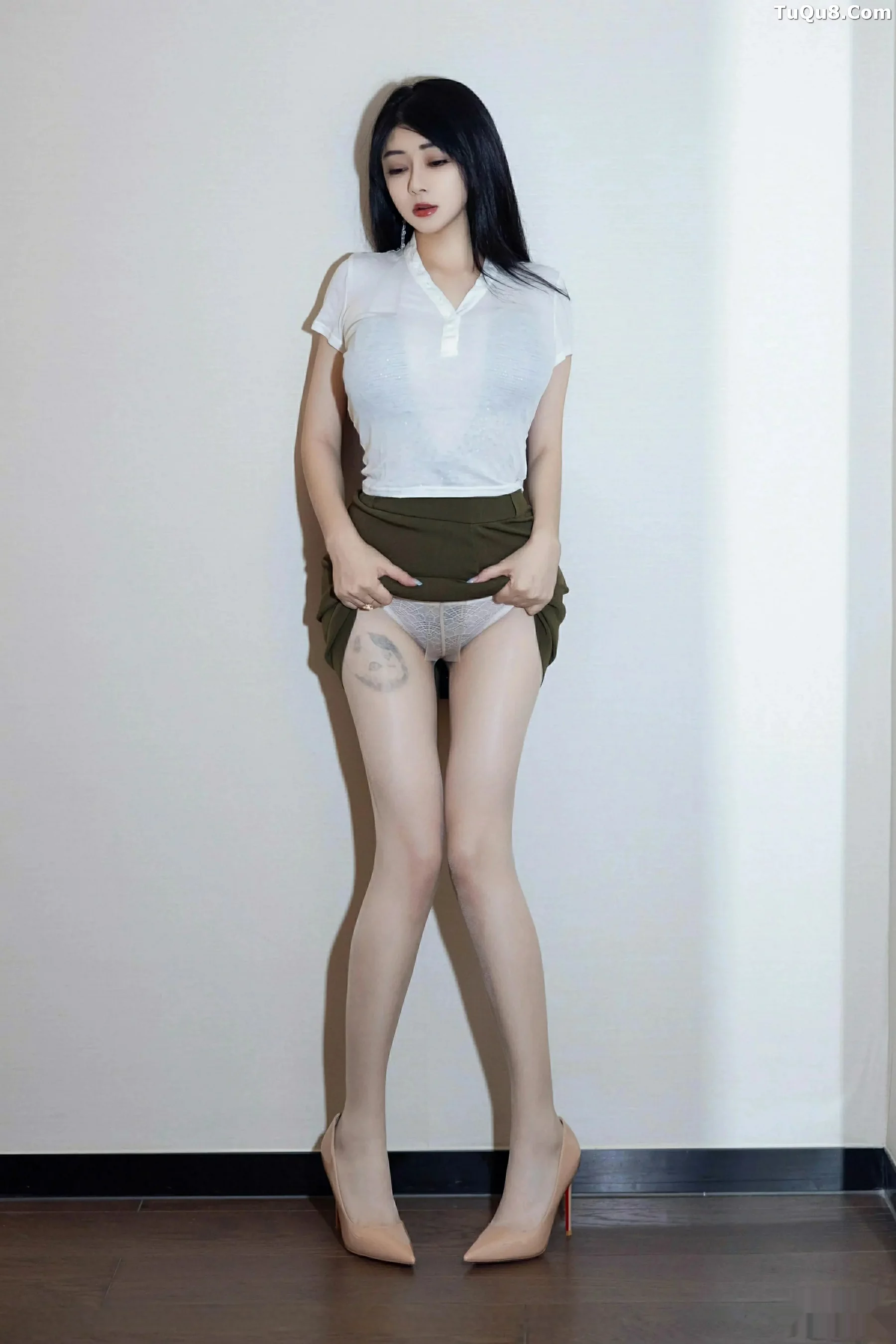 [HuaYang花漾]Vol.647_模特凯竹Quinn性感白T露金属内衣配原色丝袜秀丰腴身材诱惑写真54P