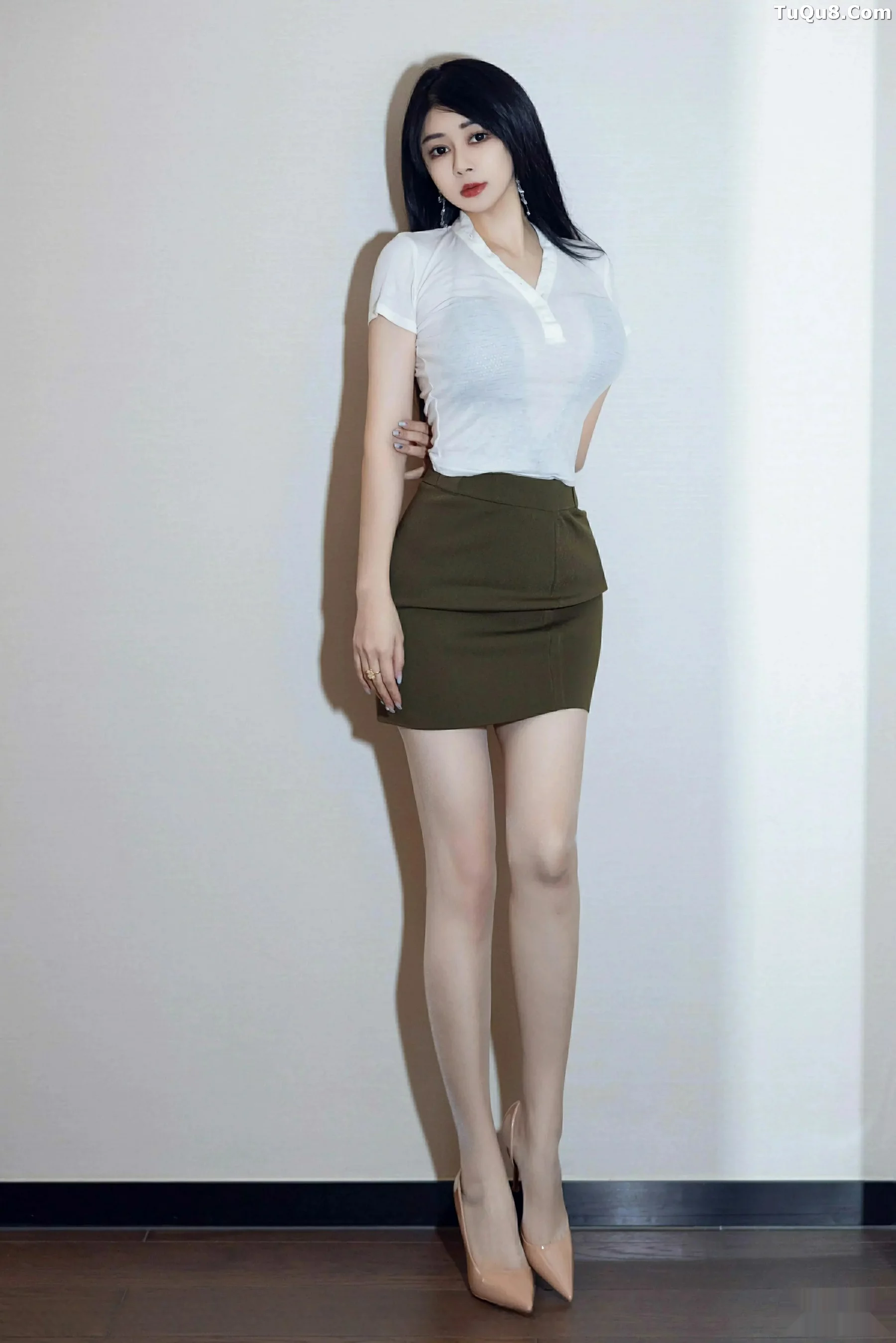 [HuaYang花漾]Vol.647_模特凯竹Quinn性感白T露金属内衣配原色丝袜秀丰腴身材诱惑写真54P