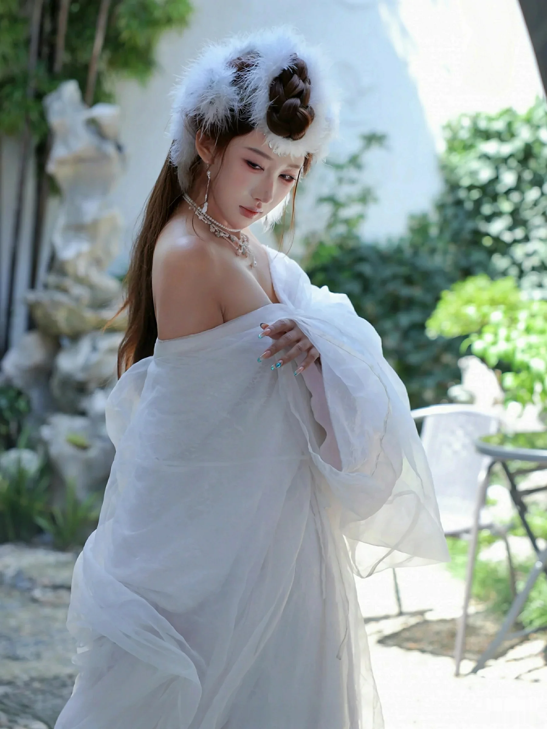 [[XiuRen秀人网]秀人网]No.10843_模特金允希Yuki性感白色锦毛鼠装扮低胸秀丰腴身材完美诱惑写真78P