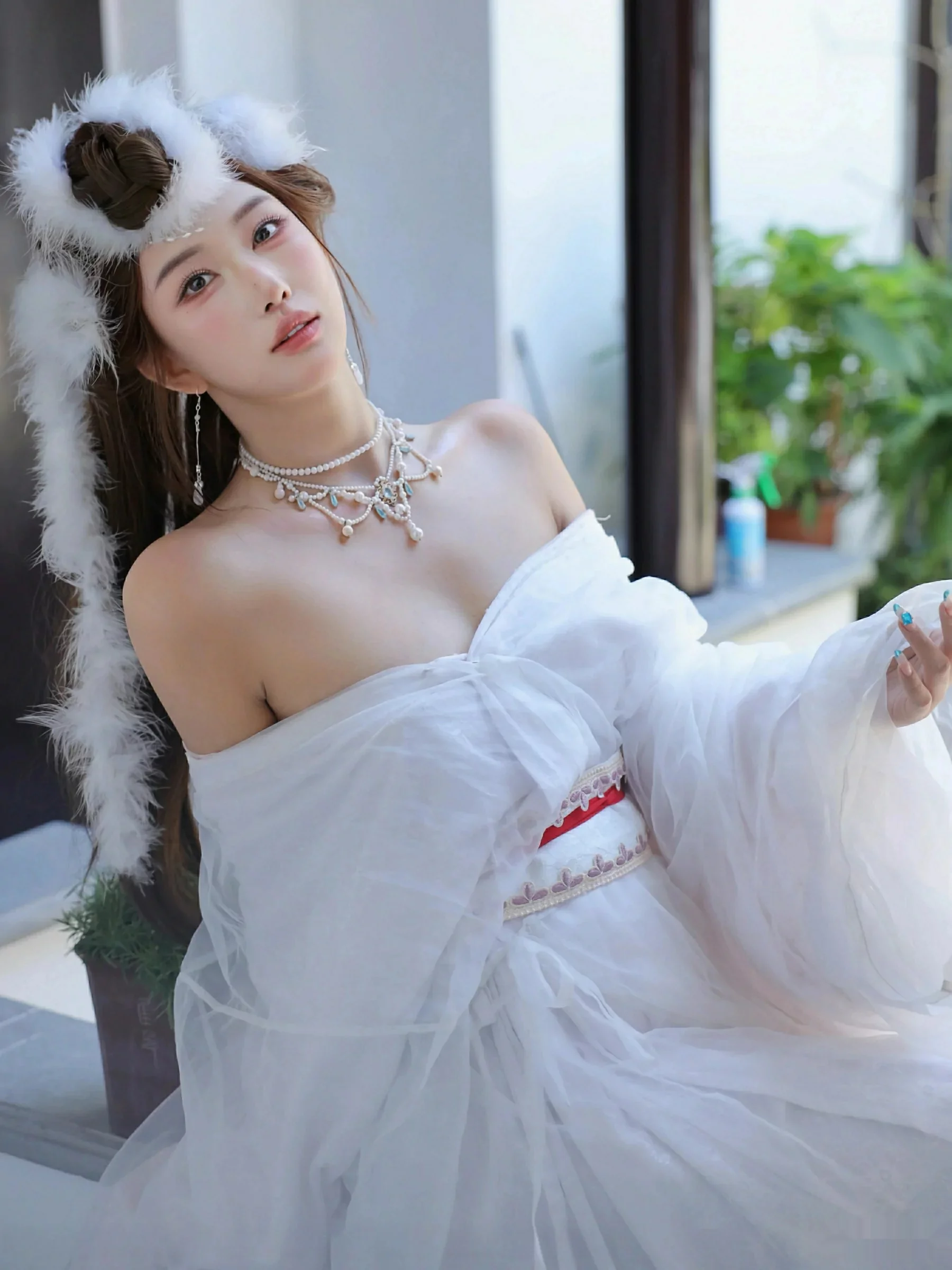 [[XiuRen秀人网]秀人网]No.10843_模特金允希Yuki性感白色锦毛鼠装扮低胸秀丰腴身材完美诱惑写真78P