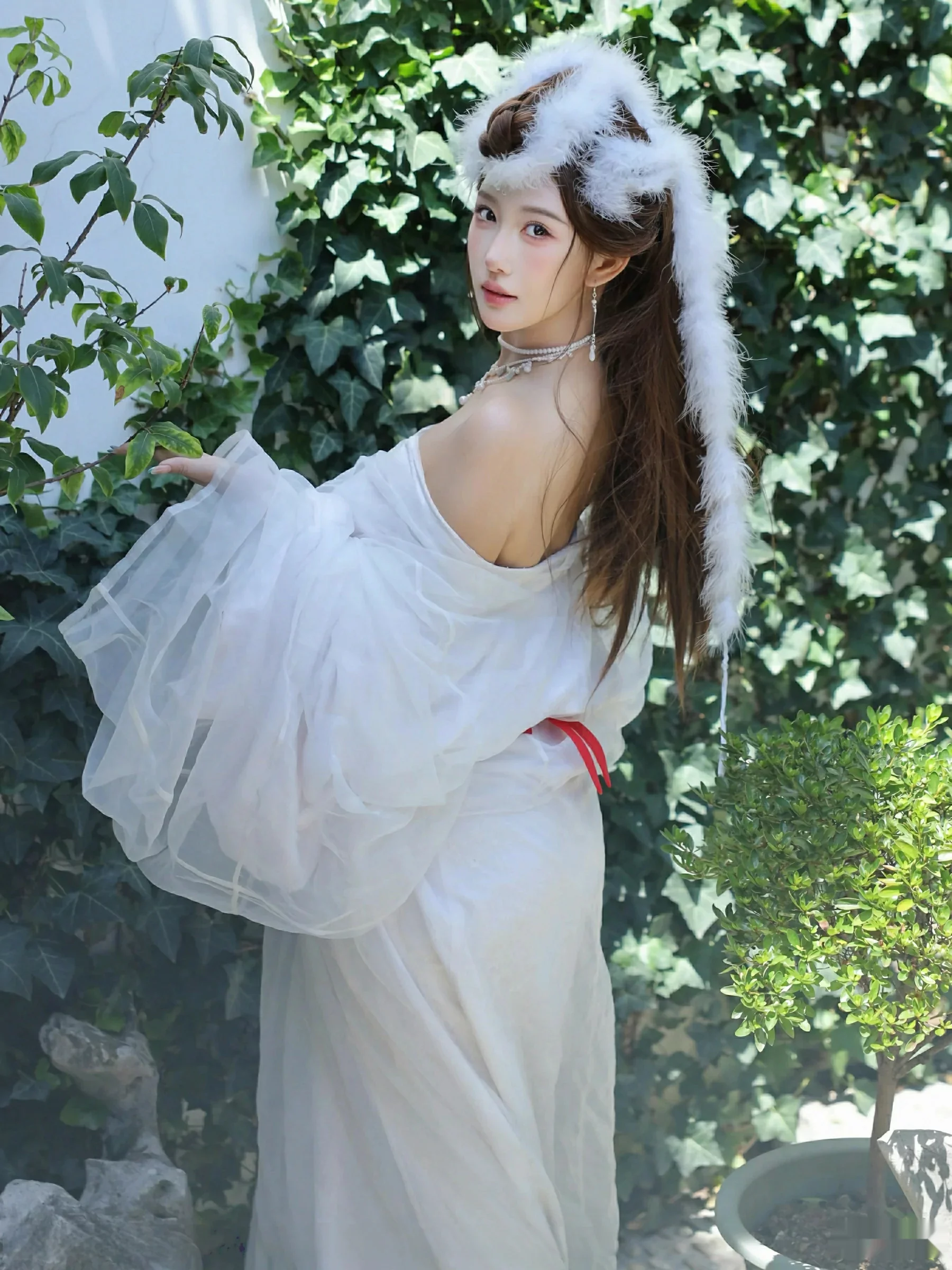 [[XiuRen秀人网]秀人网]No.10843_模特金允希Yuki性感白色锦毛鼠装扮低胸秀丰腴身材完美诱惑写真78P