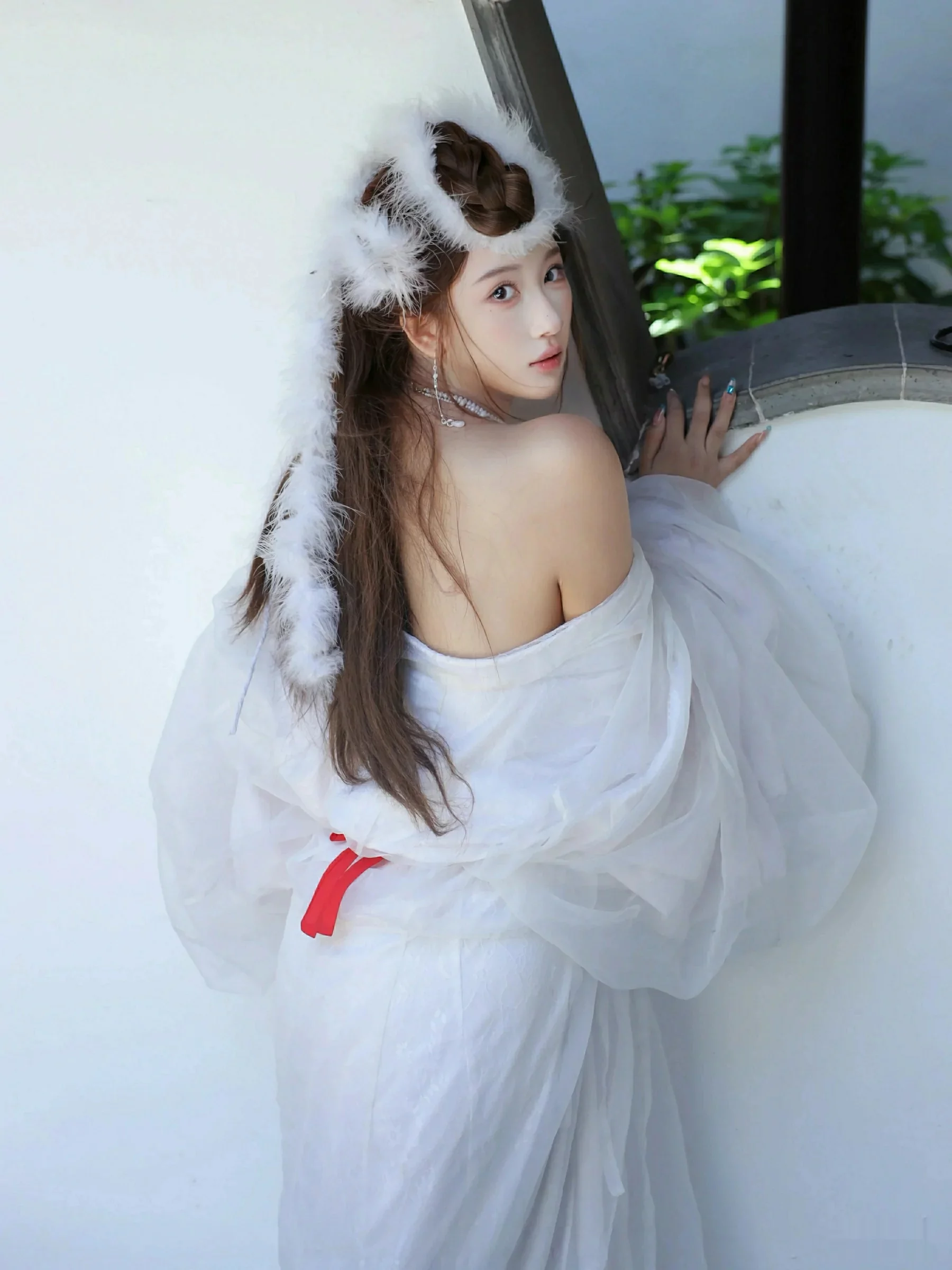 [[XiuRen秀人网]秀人网]No.10843_模特金允希Yuki性感白色锦毛鼠装扮低胸秀丰腴身材完美诱惑写真78P